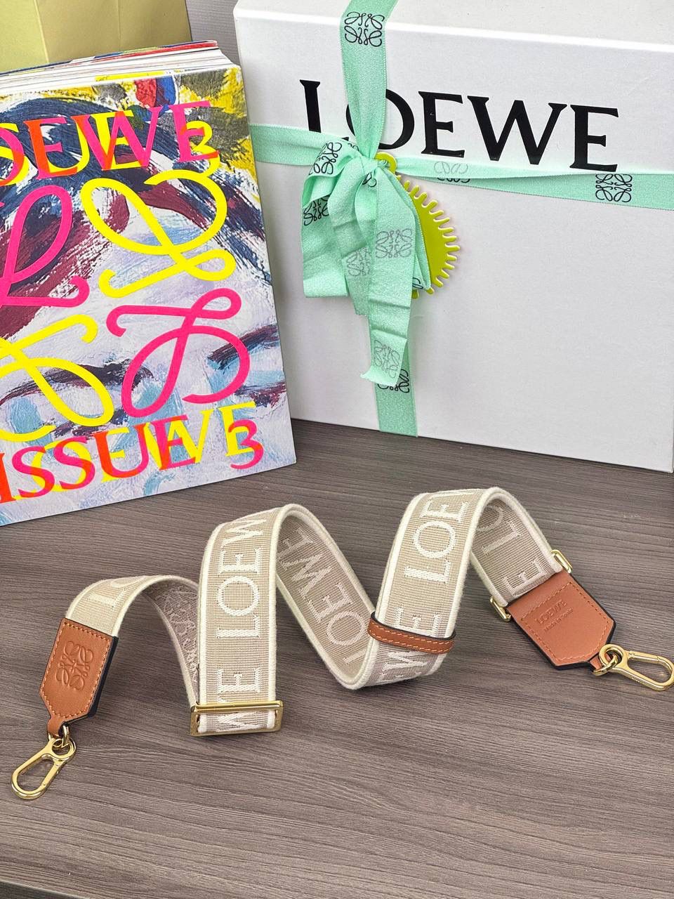 𝐀𝐧𝐚𝐠𝐫𝐚𝐦 刺绣肩带「棕色/金扣」 👈 全新升级上线♻️ 尺寸:𝟗𝟗-𝟒𝐜𝐦（长度可调节） 编码：182323