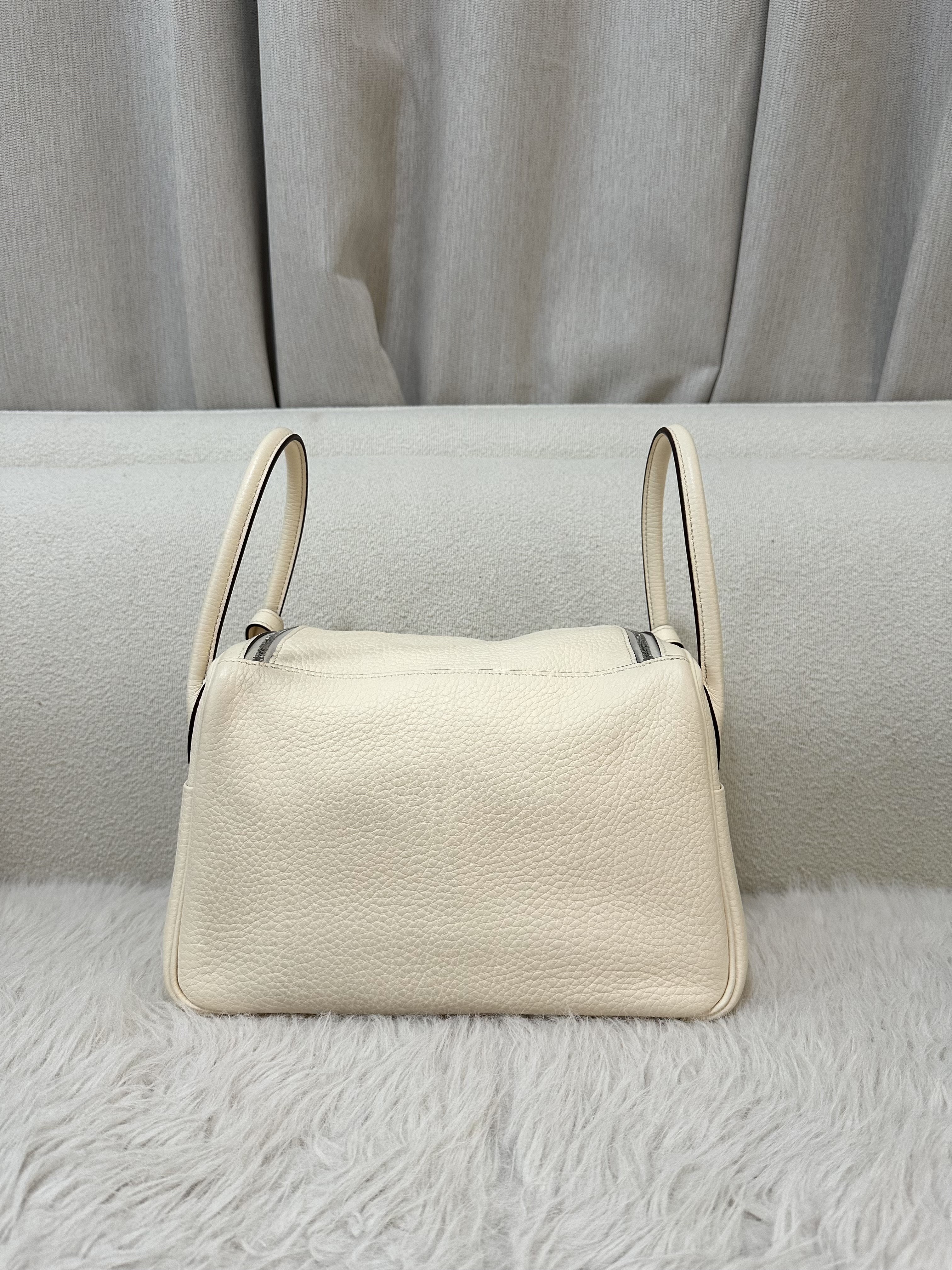 Pre-owned Hermes Lindy 26/ Stamp U/ Product Code: 26022118