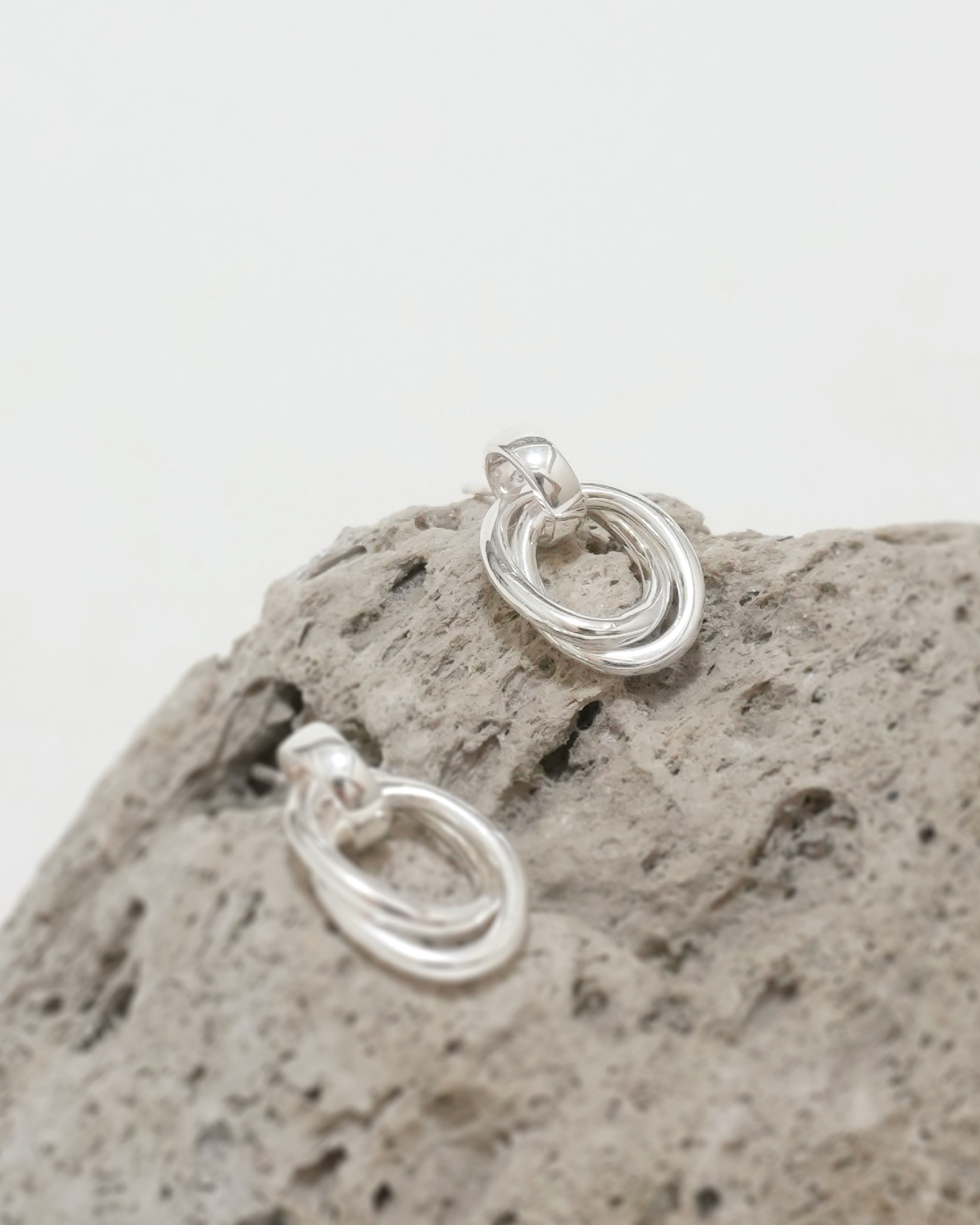 Minimalist lnterloop Earrings