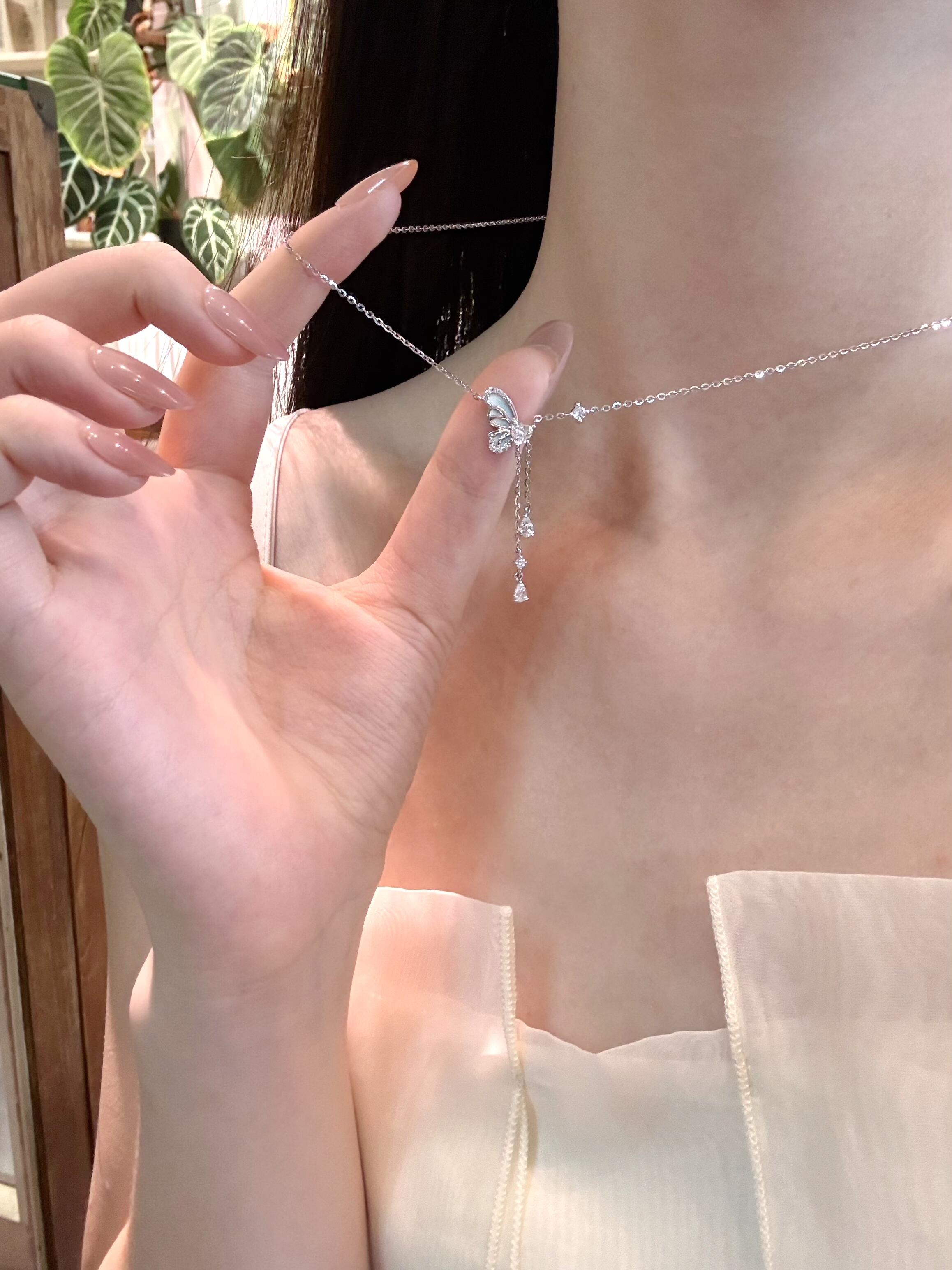 夜光星夜蝴蝶项链