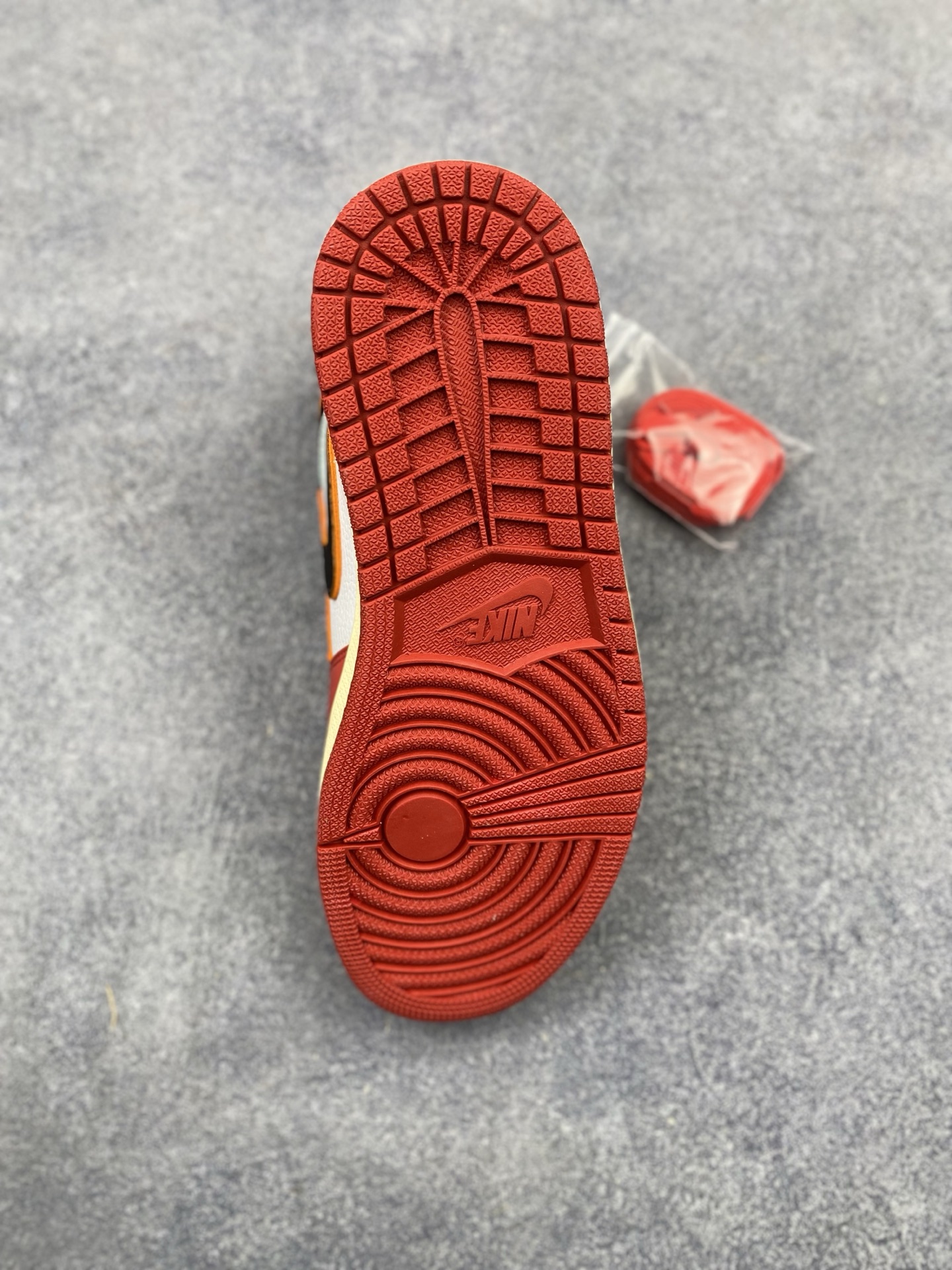 Nike Air Jordan 1 Retro High OG HV8563-600