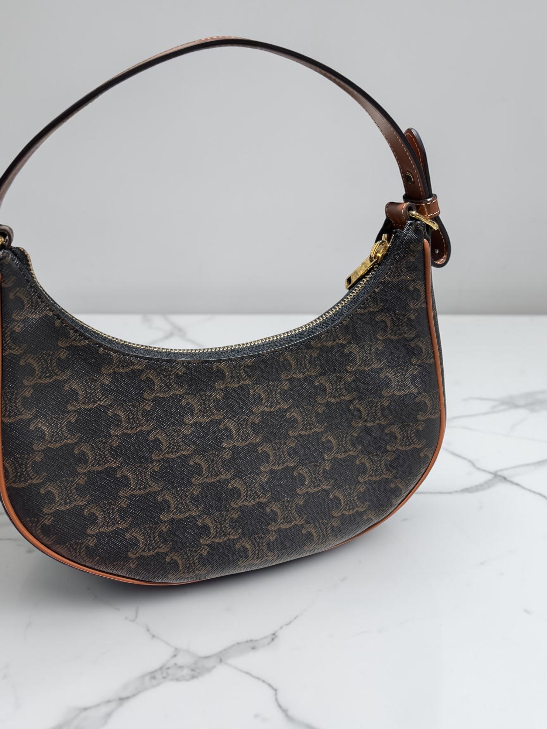 Celine Ava medium hobo bag 100%Authentic, 98%new ✅收據✅dust bag 