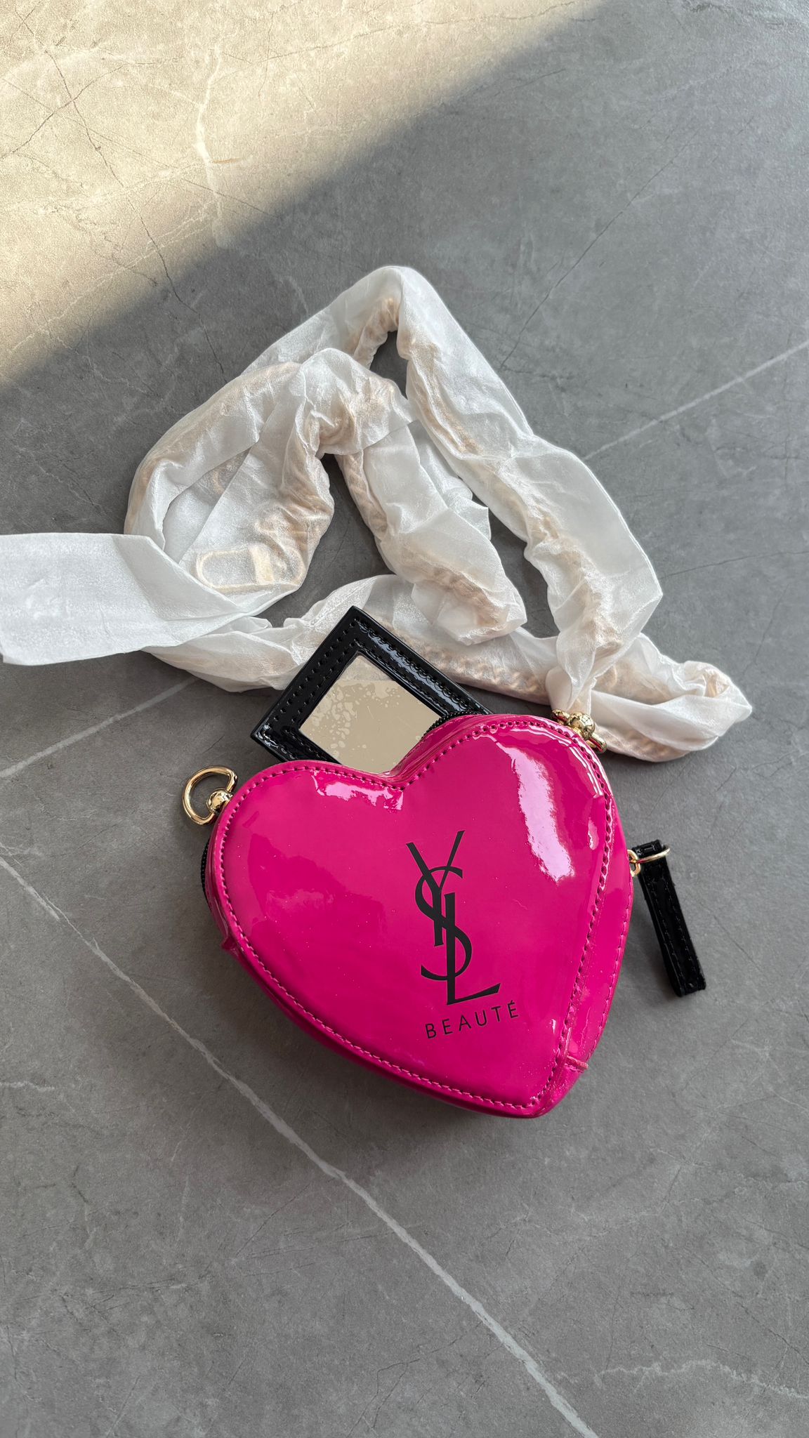 現貨 YSL beauty 心形化妝袋仔加配了金錬，可斜孭 