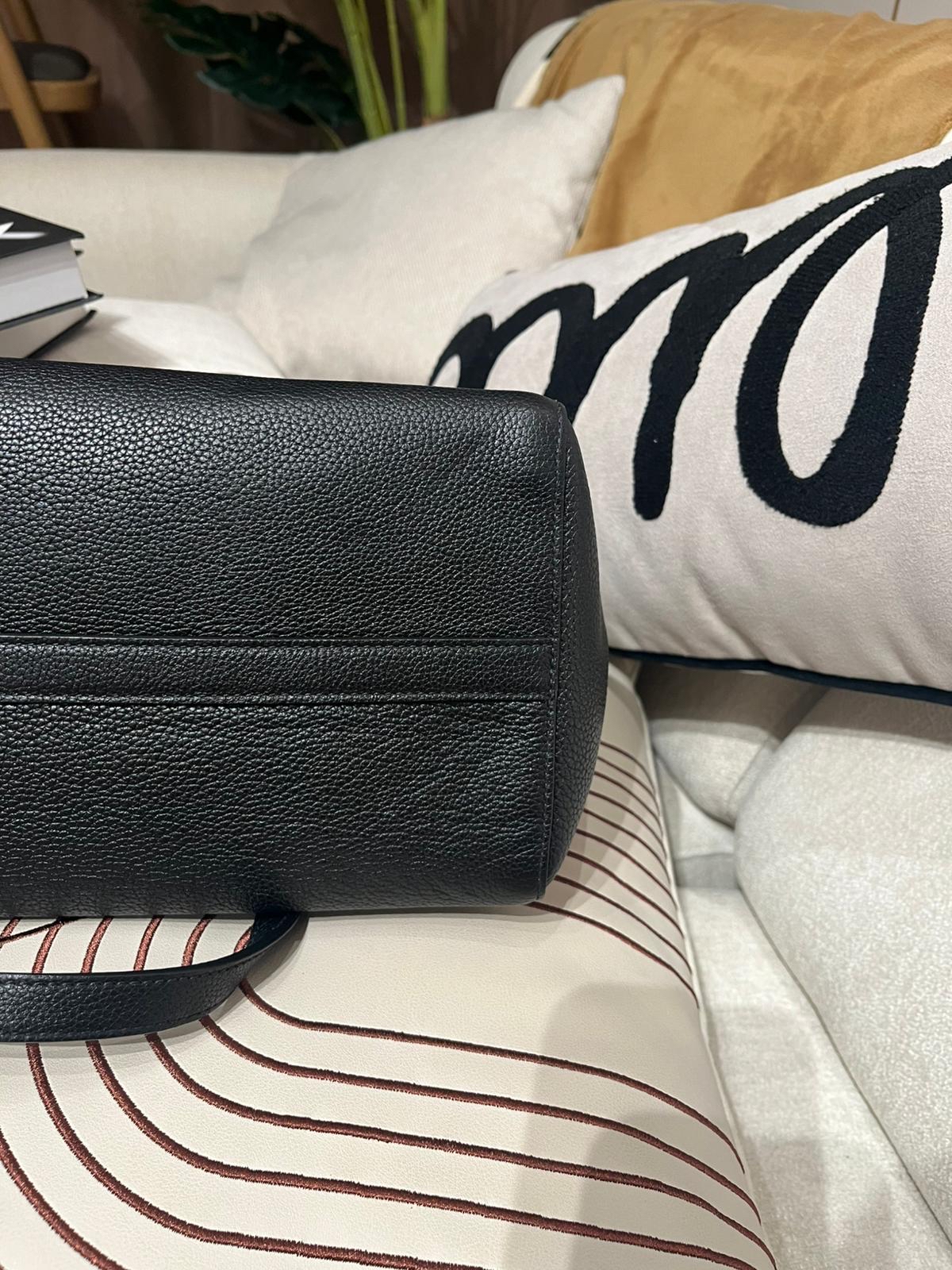 PRADA Calfskin 2 way bag so back 黑色小牛皮兩用袋  100%Authentic, 98%New ✅Dust bag