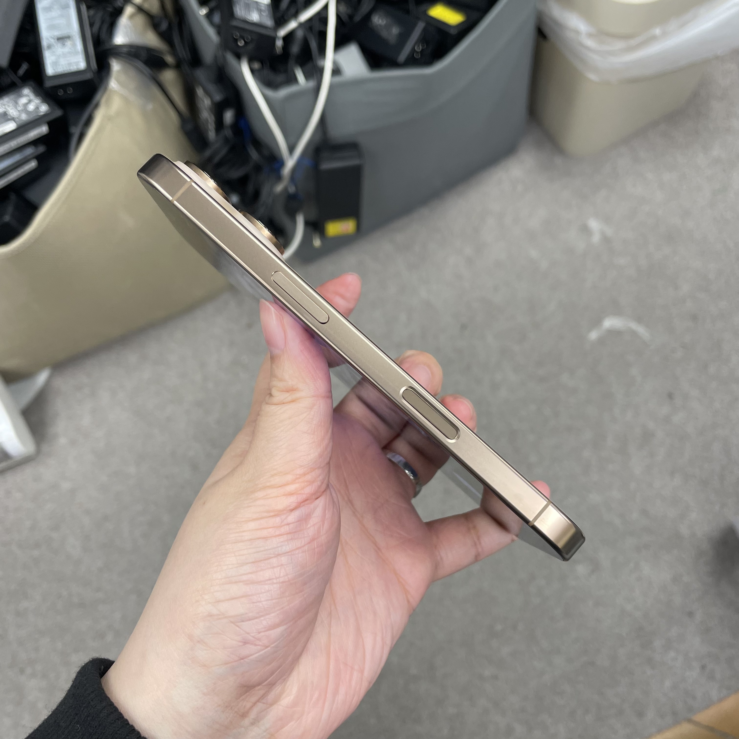 *5923 16 Pro 勁靚機 256GB 電93 沙色 gold