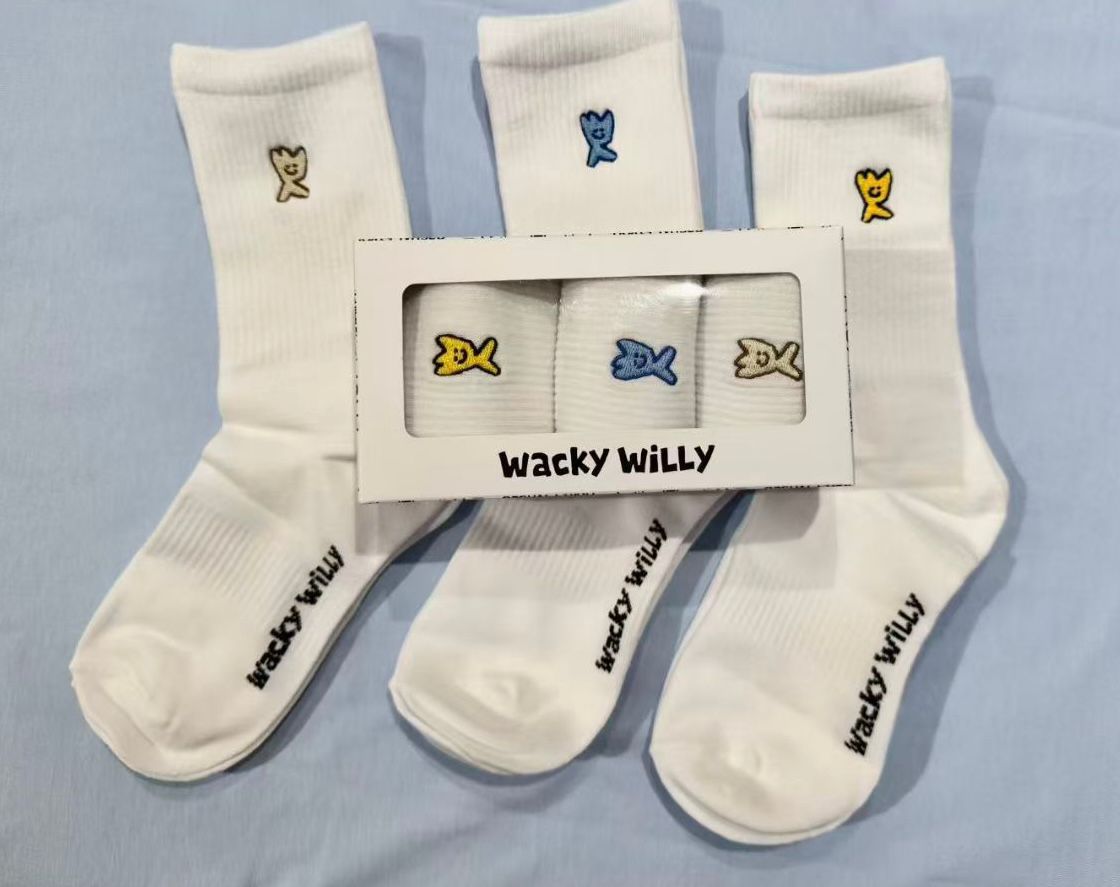 $99盒。Wacky Willy 細logo棉襪3件套 