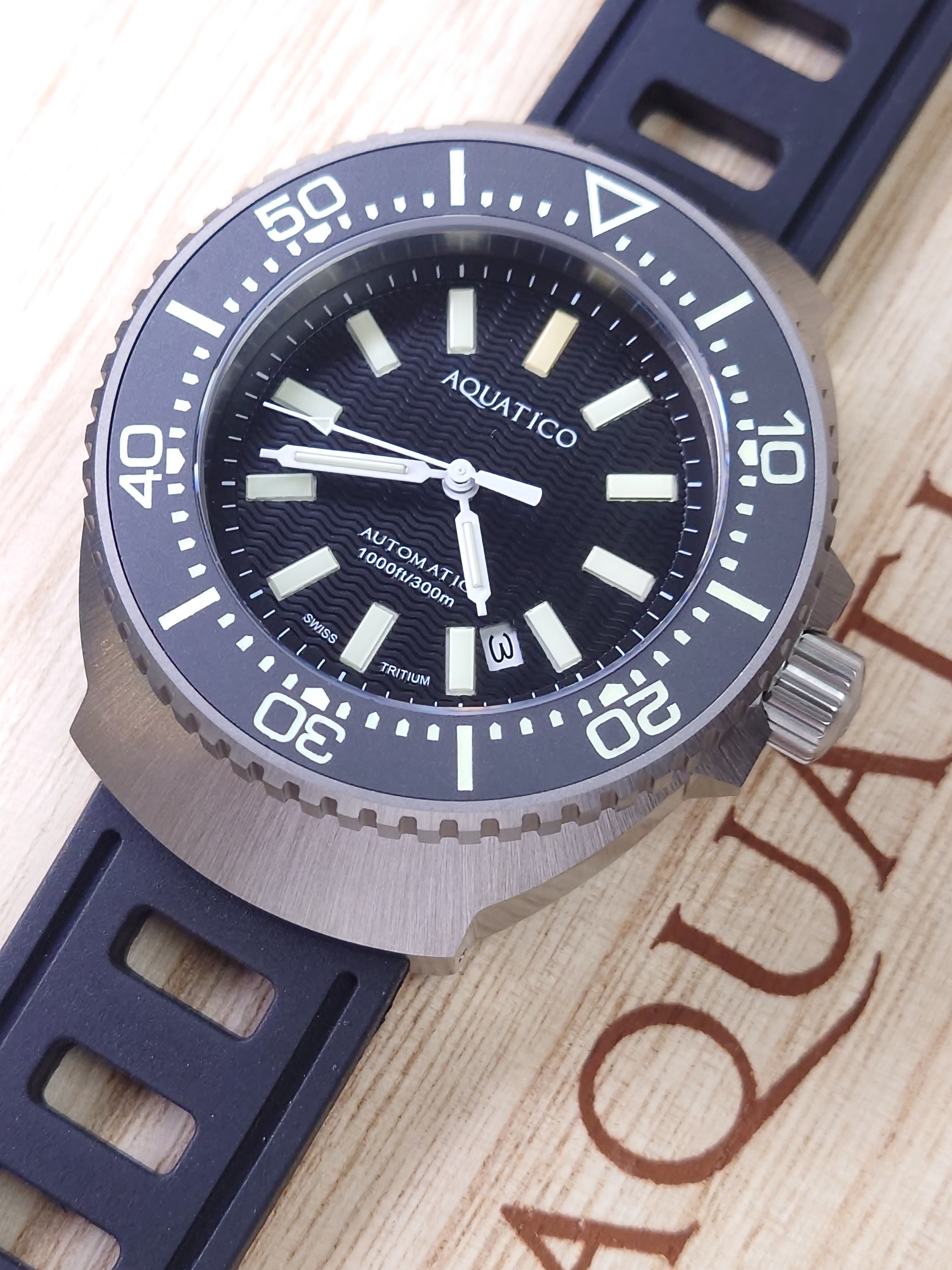Aquatico T100 Super Marine Titanium Tritium 5 級鈦合金超級夜光機械錶