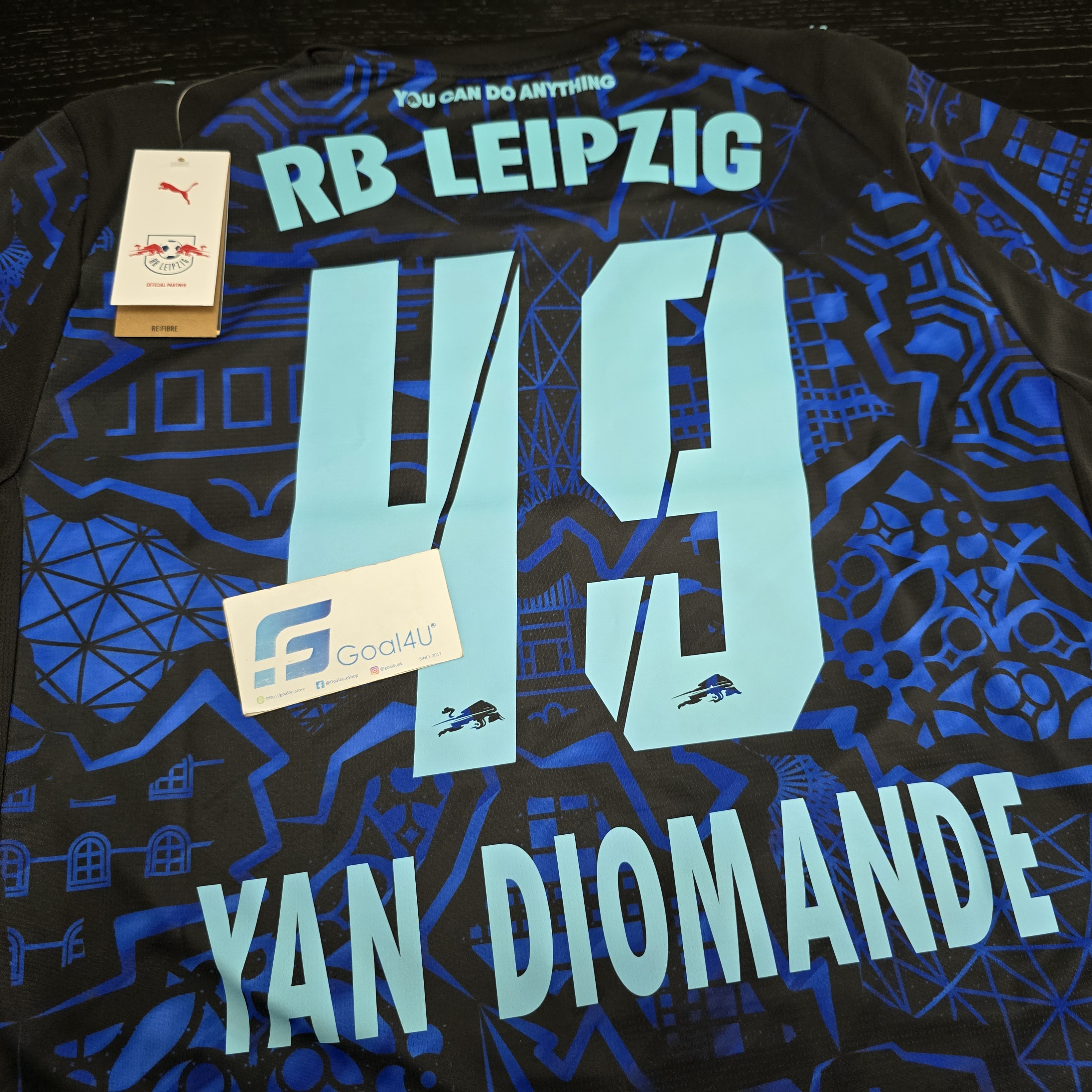 ✨ 螢光登場 Nike Leipzig 萊比錫 2025-26 特別版球衣 784029_01