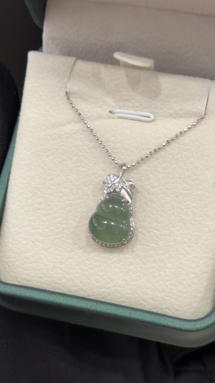 翡翠葫芦吊坠