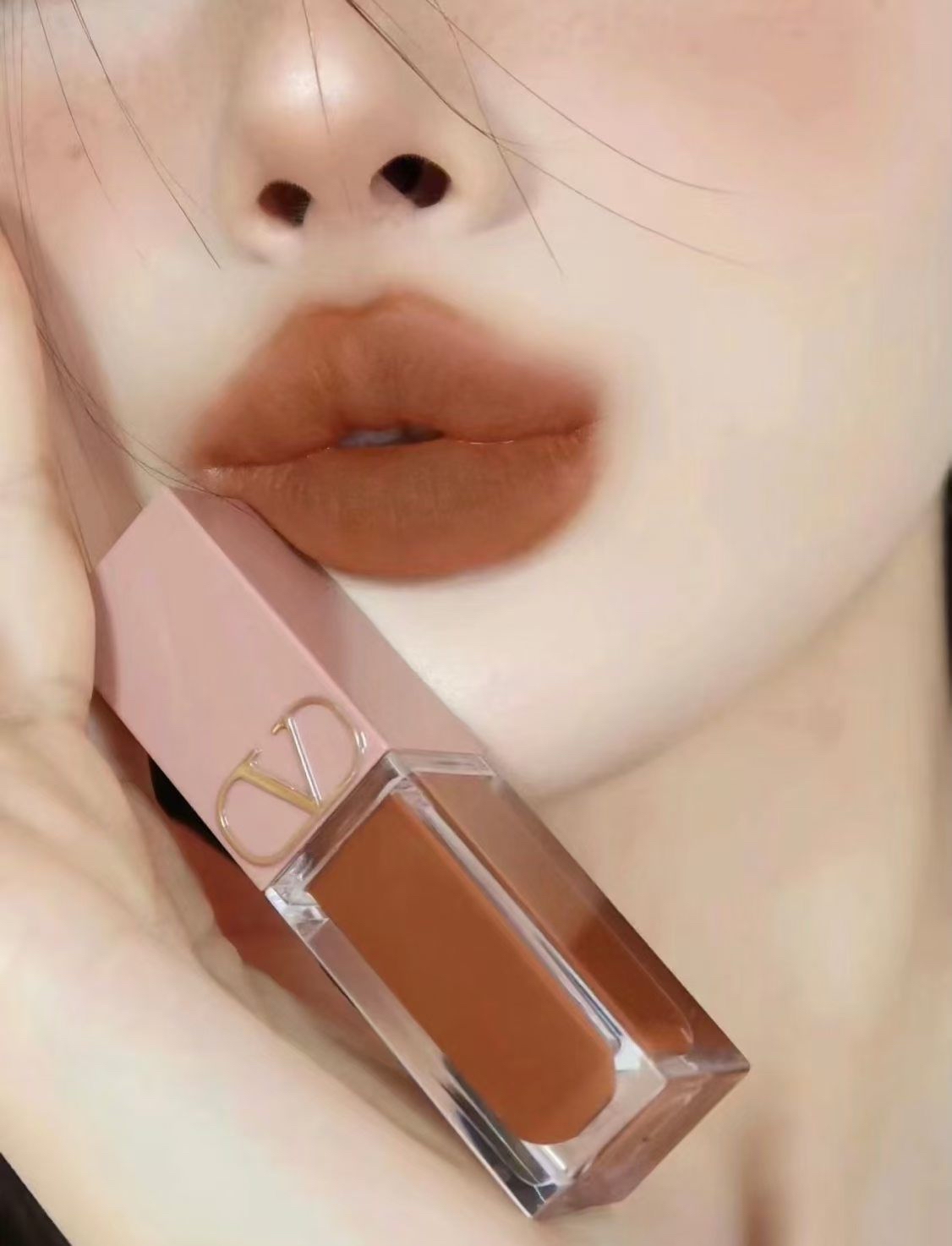 Valentino Beauty 高定胭胭唇霜 #77A Arrogant Naked Brown