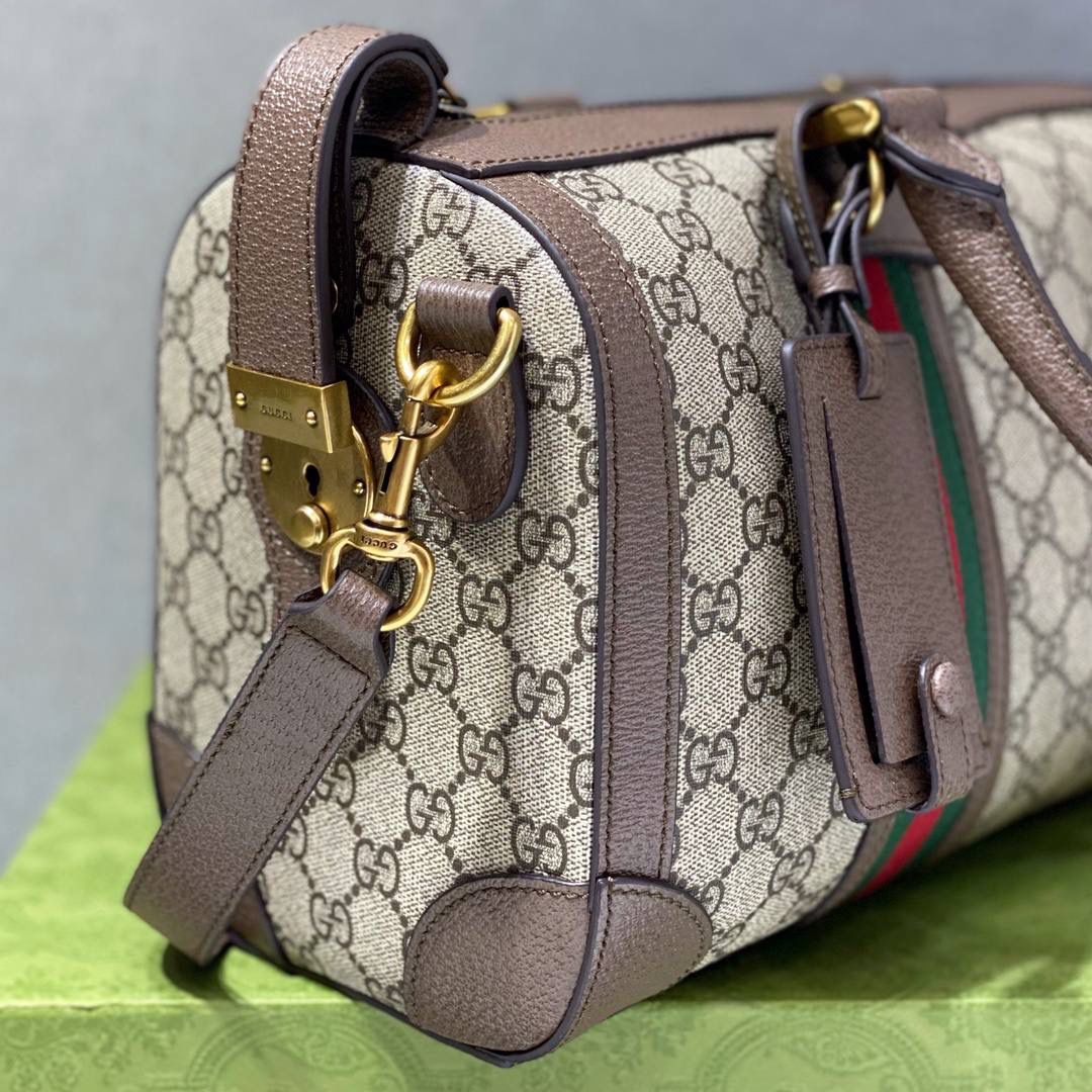 🔥大货实拍 𝗚𝘂𝗰𝗰𝗶新品旅行袋，不仅颜值高，收藏价值也很大，把它放在行李箱上或者肩背都很养眼！ 型号：645017 尺寸：36*20*14.5cm