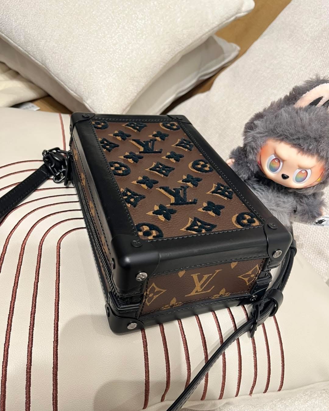 Lv Tuffetage Vertical Soft Trunk 100%Authentic ,98%new  ✅dust bag✅box 📣專門店售價  $38,000 📣