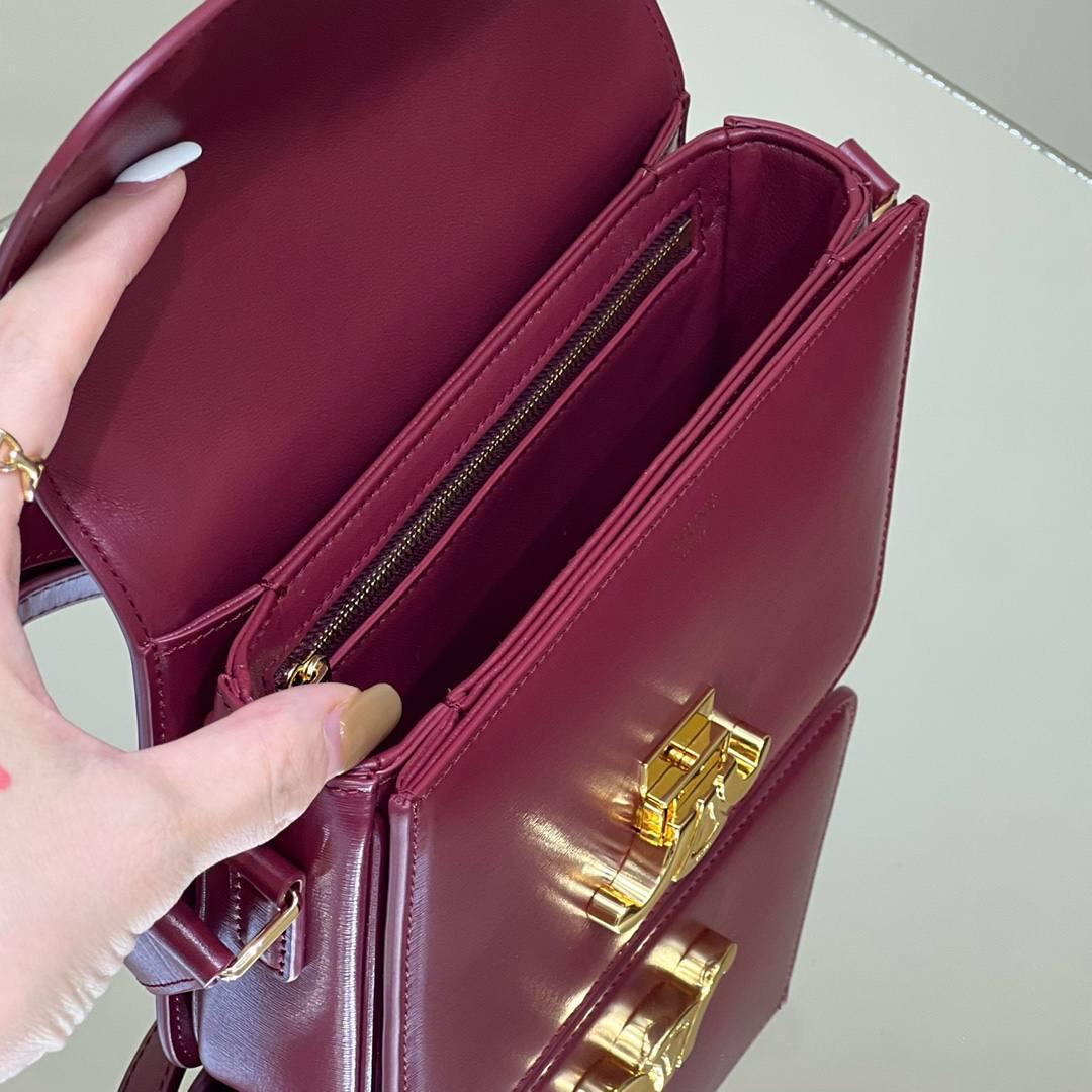 🔥大货实拍图 𝗖𝗘𝗟𝗜𝗡𝗘 ♥ 𝗧𝗘𝗘𝗡 𝗧𝗥𝗜𝗢𝗠𝗣𝗛𝗘 型号：188423 中号尺寸：22.5*16*7cm 小号尺寸：18.5*14*6cm