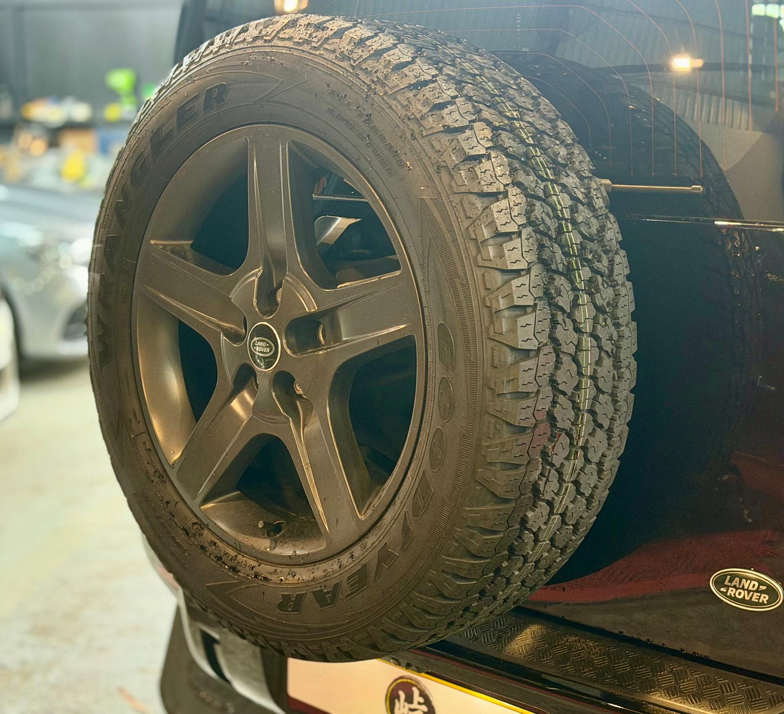 Land Rover Defender 90 D250 2023