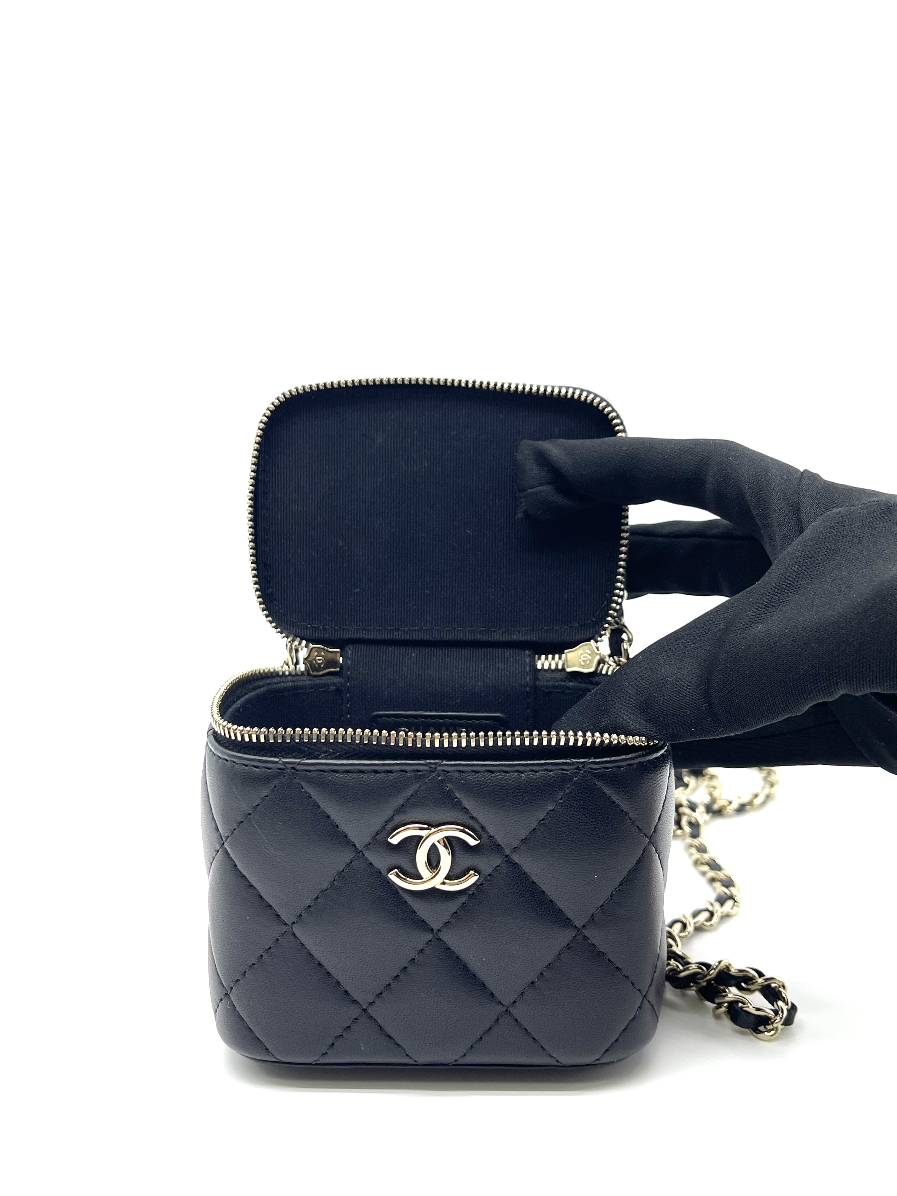 Pre-owned Chanel Classic Top Handle Vanity Case With Chain / Product Code: 26040102