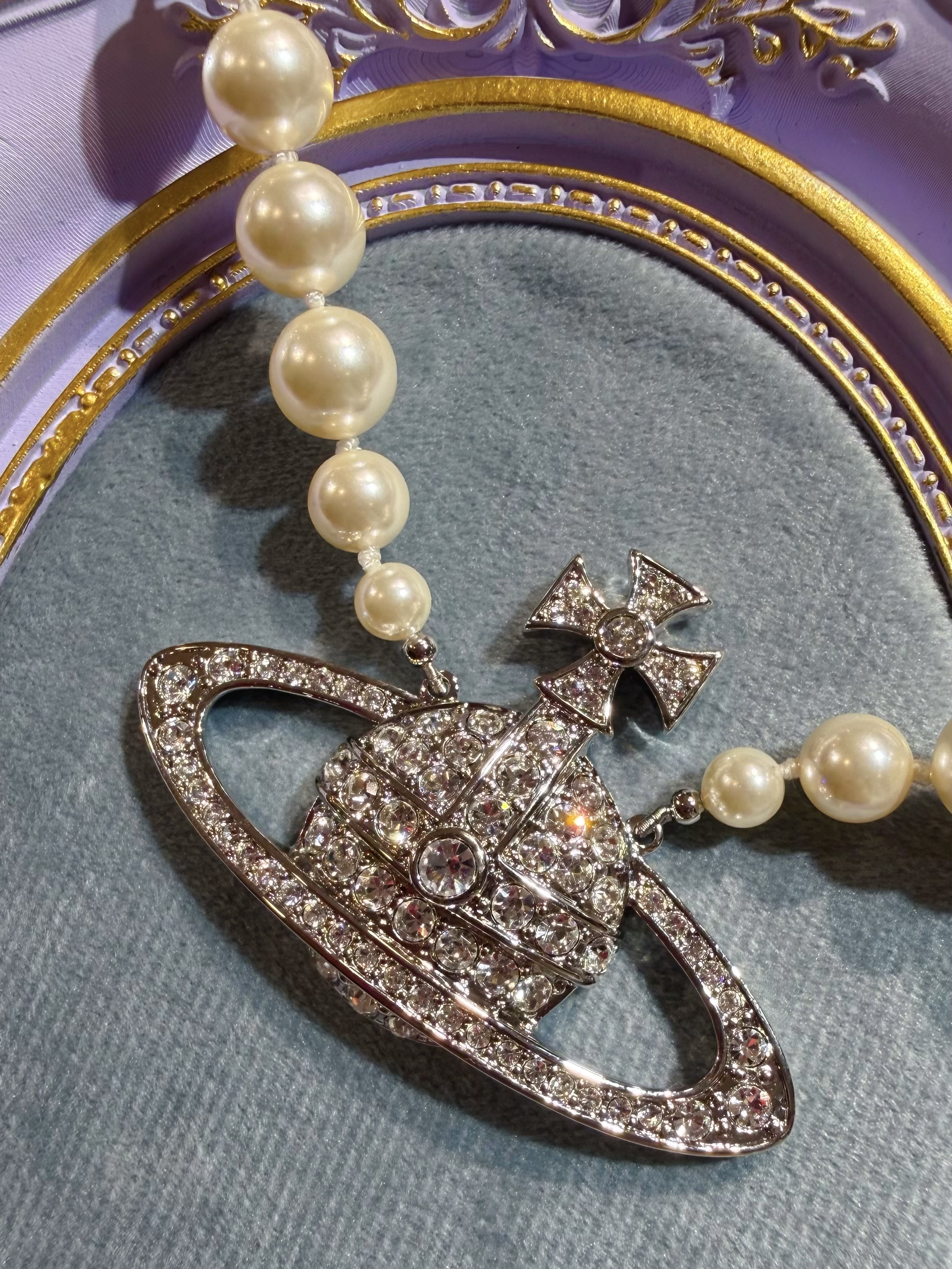 VW Man Bas relief pearl necklace S