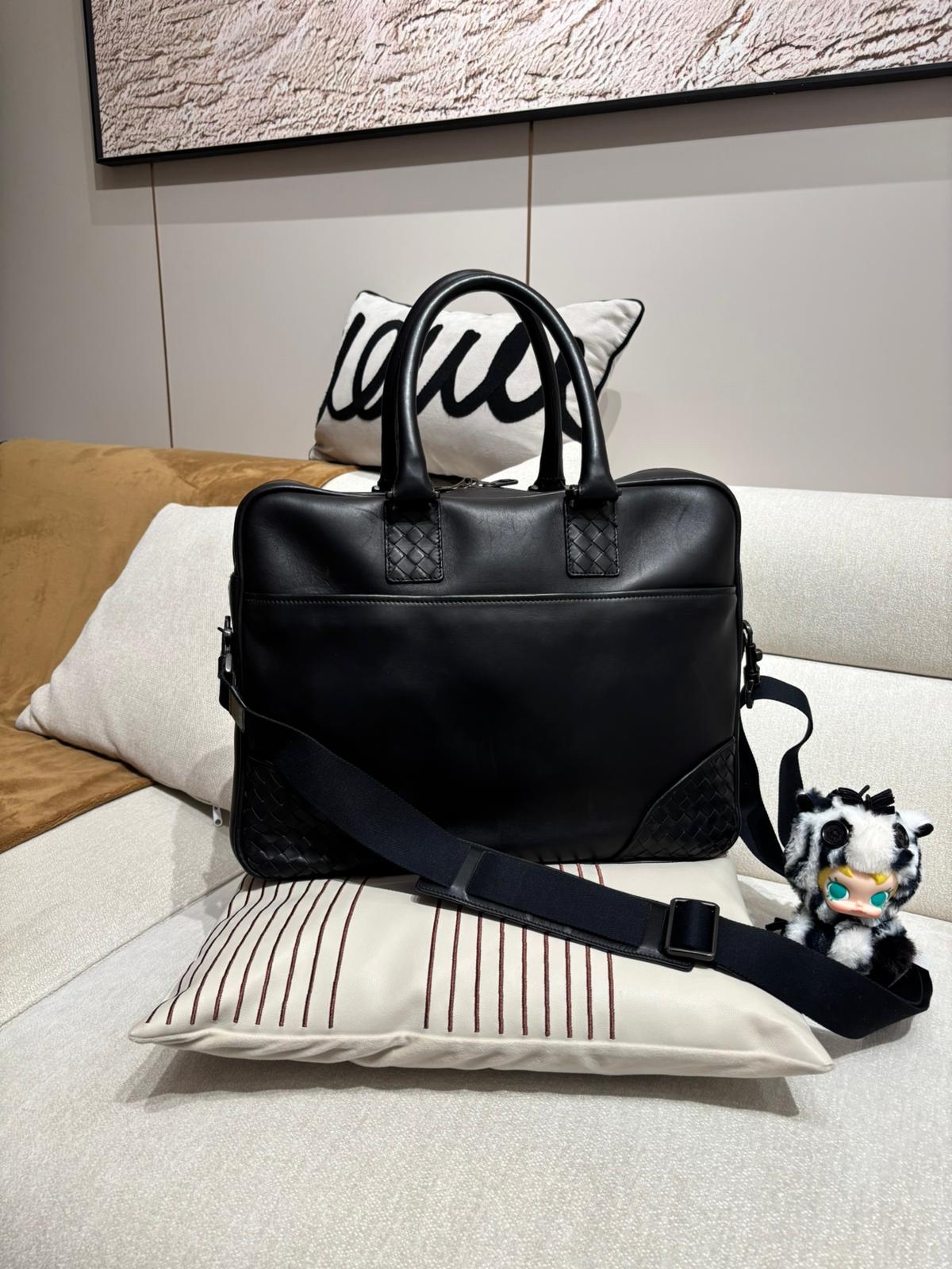 Bottega Veneta BV Black Intrecciato Leather Briefcase Bag 100%Authentic, 90%New ✅Dust bag