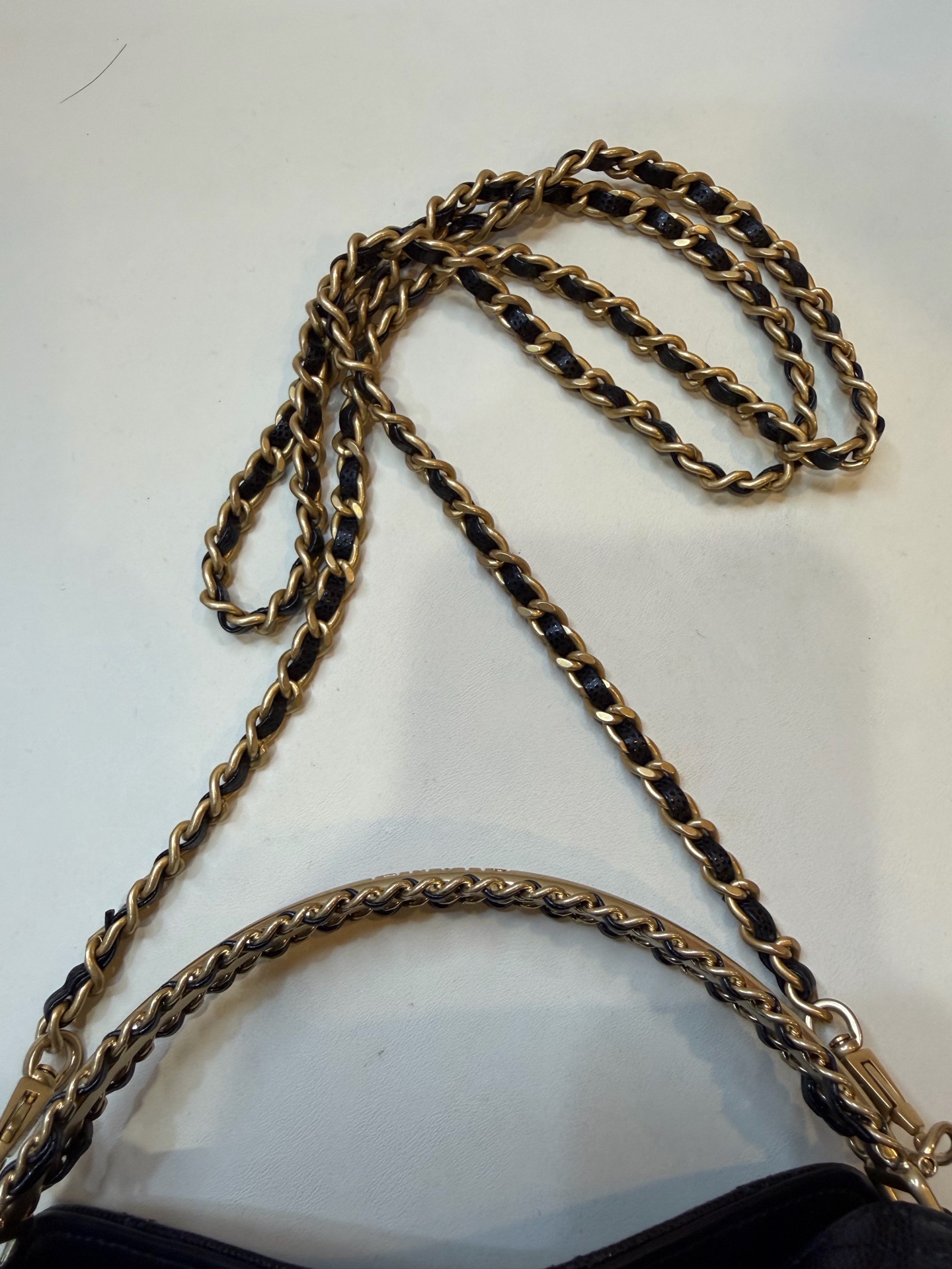 Pre-Owned CHANEL Hobo Handbag / Product Code: 26042529