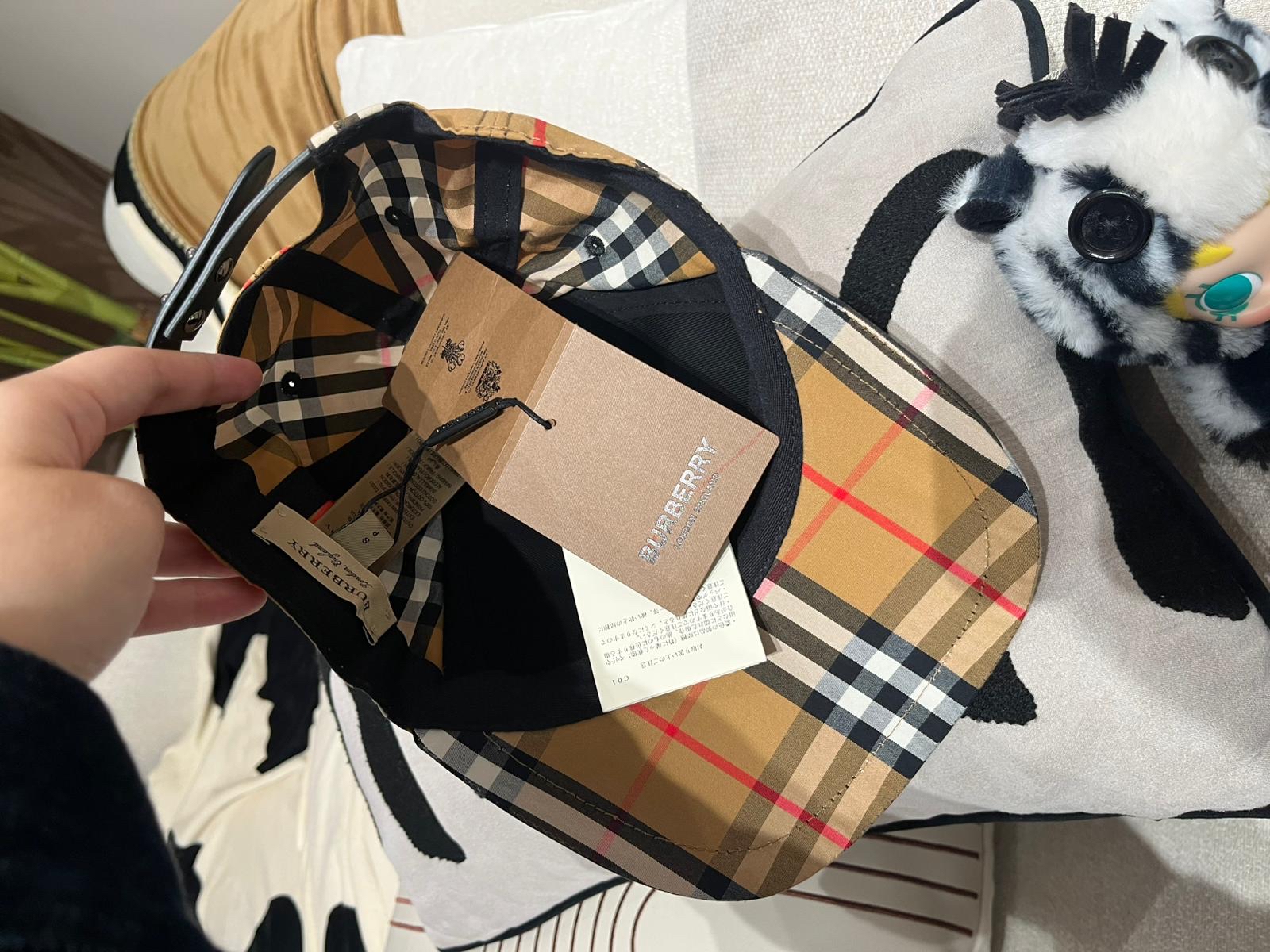 全新Burberry Cap 帽100%Authentic, 全新 