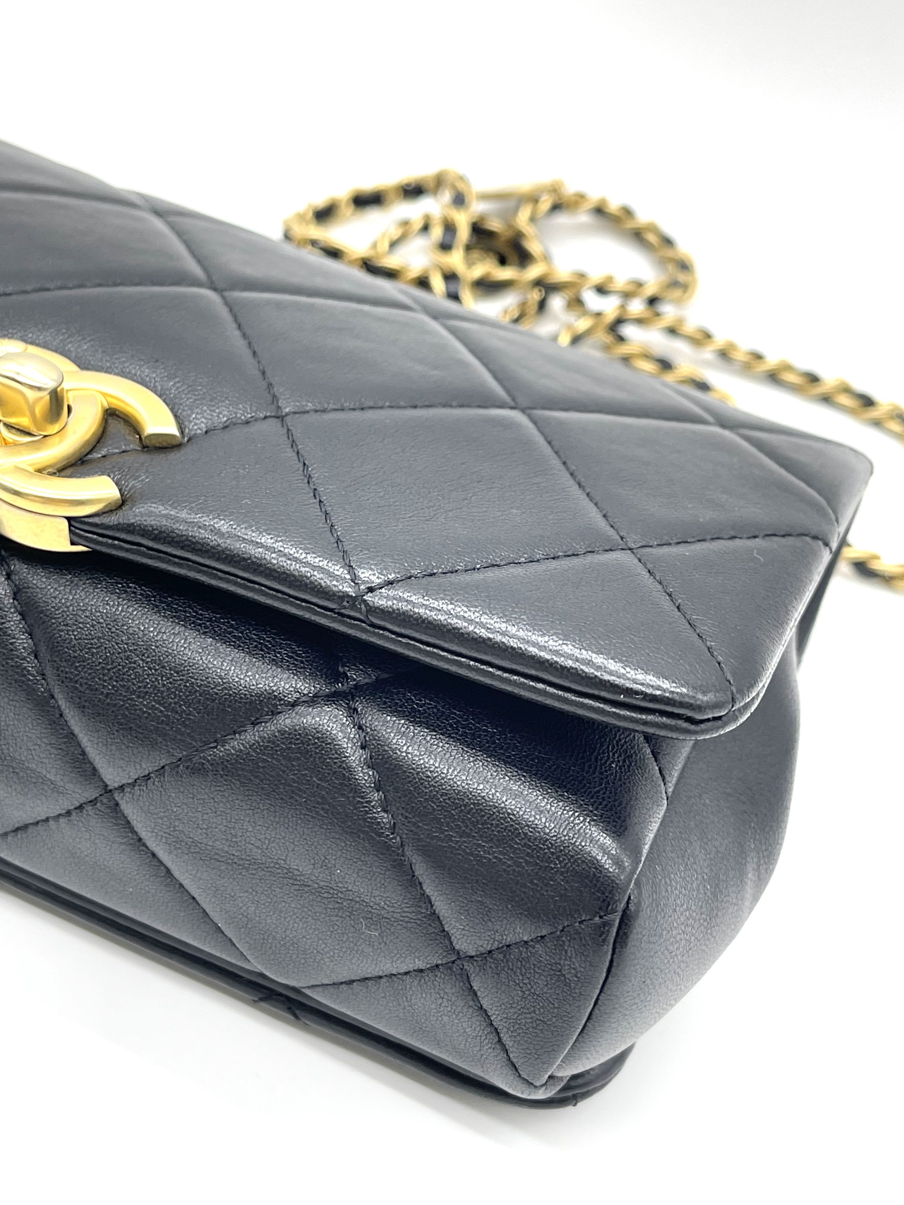 Pre-owned Chanel24s mini flap bag / Product Code: 26031420
