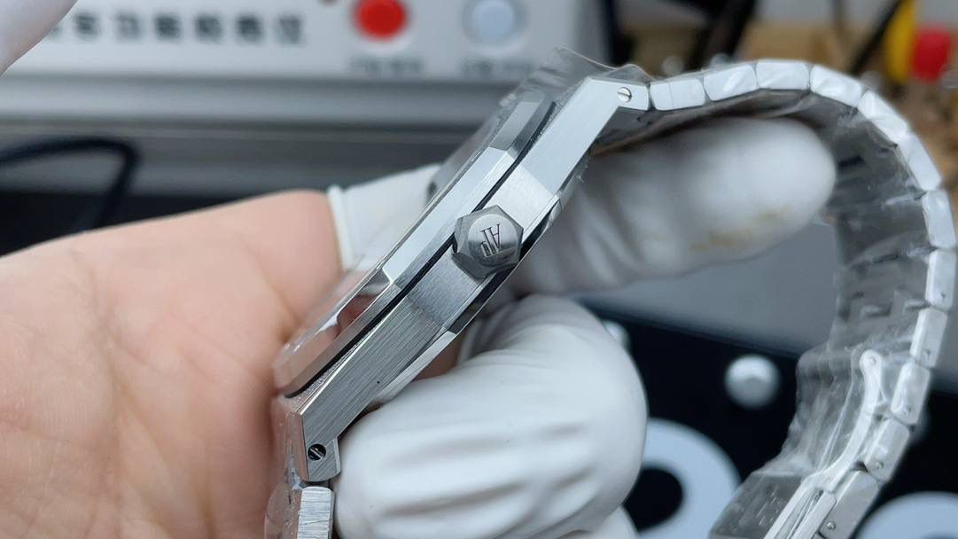 爱彼皇家橡树系列冰霜金自动机械腕表