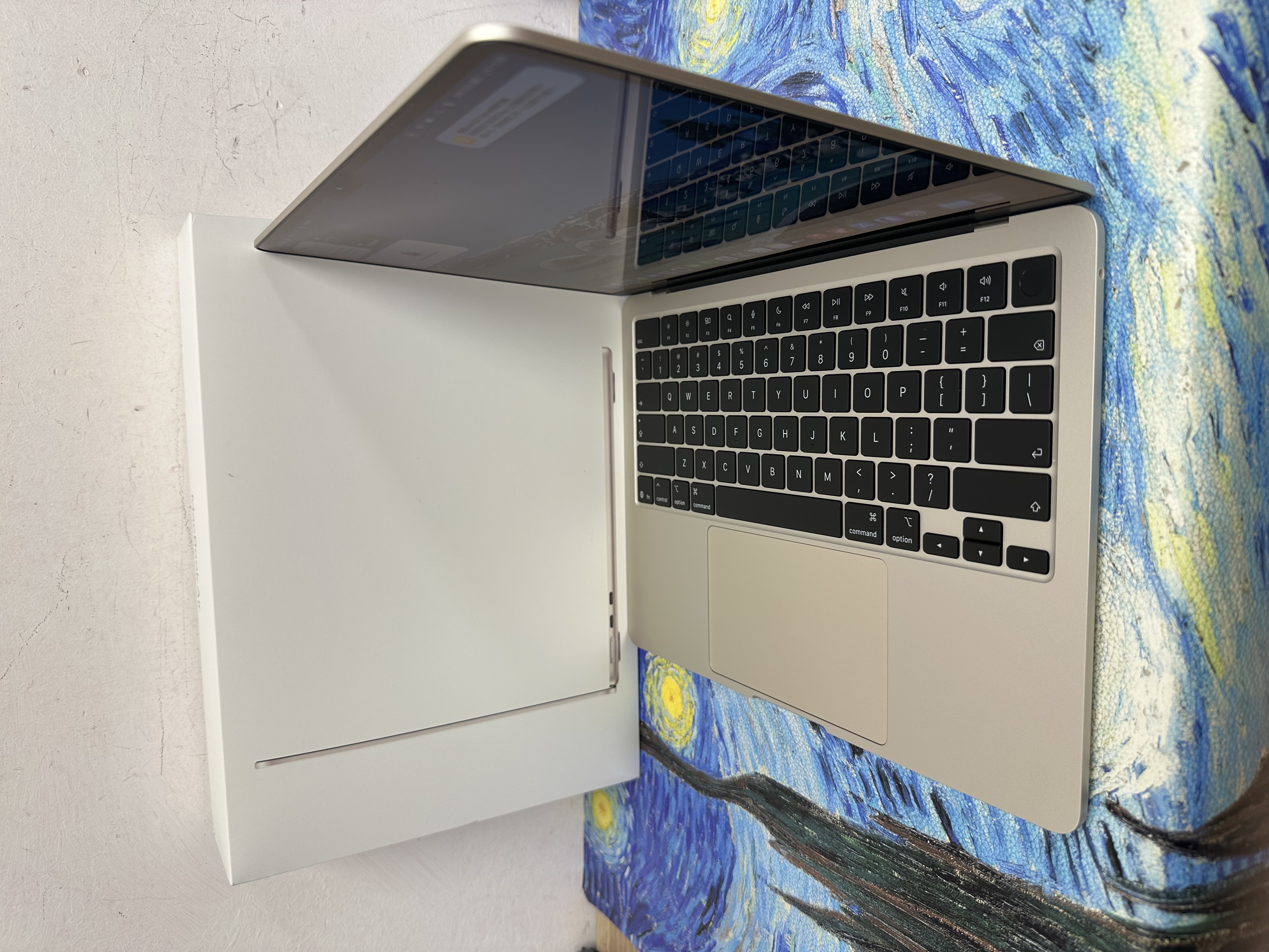 #6148 APPLE MacBook Air M5 2026 M5 CPU/ 16GB Ram/512GB SSD/8核心GPU/Liquid Retina Mon/13吋/星光色/Gaming Laptop / Notebook / 超強續航能力/ 原廠保養/ 文書機 / 畫圖 / 剪片 / Movie / Netflix / 香港行貨✨/Starlight/