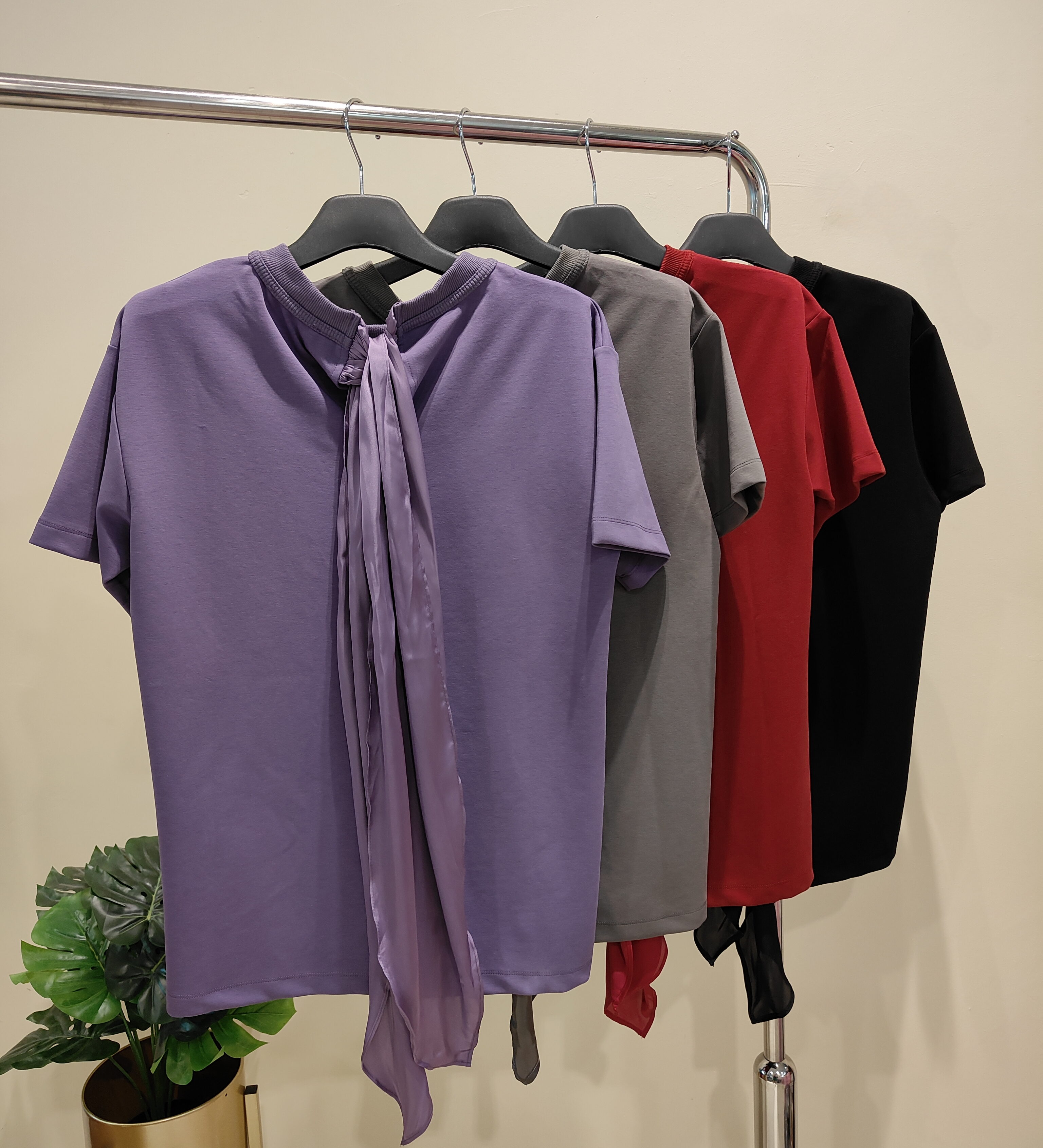 舒适百搭上衣 背部有彩带设计 2636