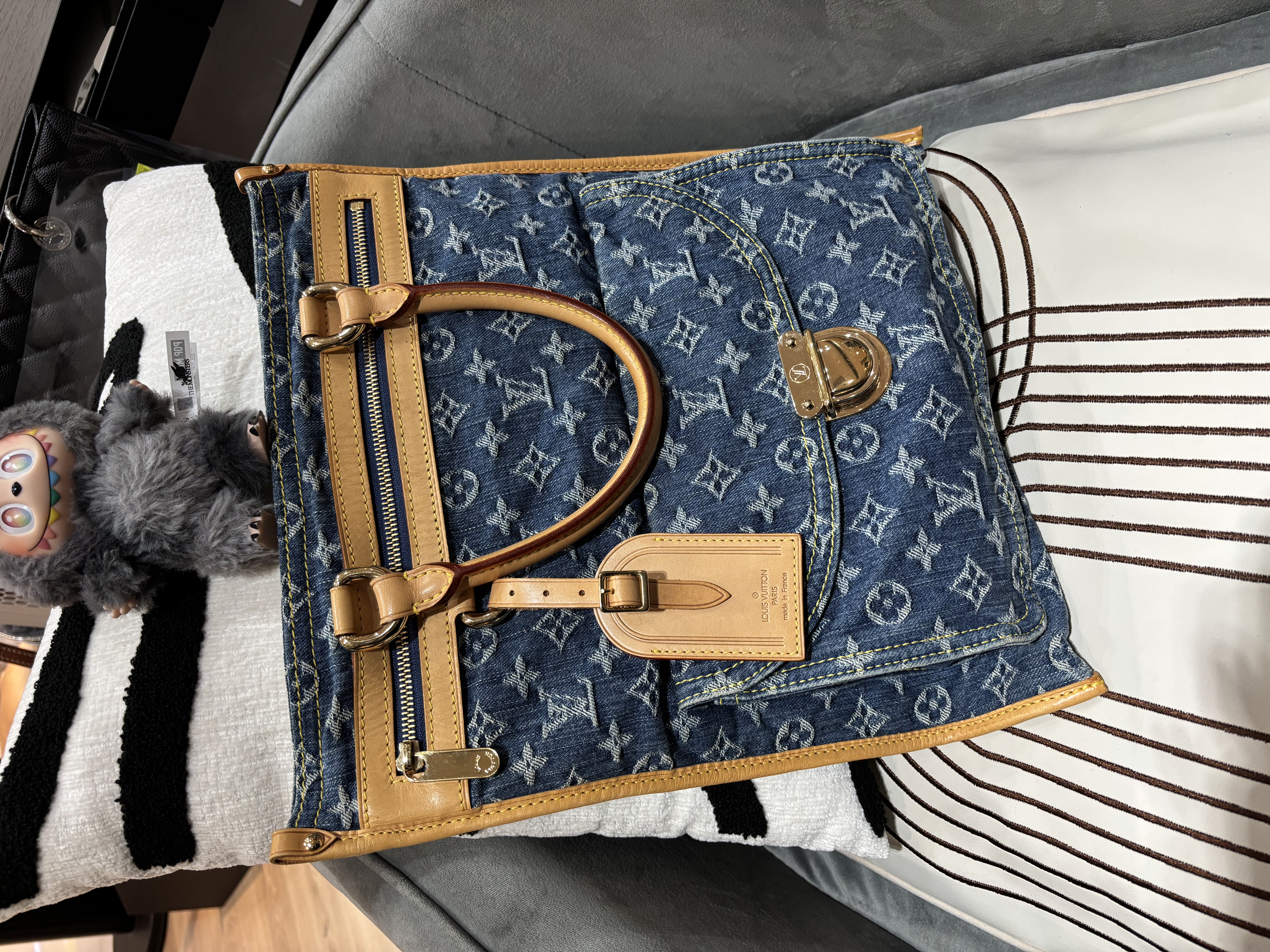 Lv Denim Monogram Flat Shopper 限量版牛仔 M95018 100%Authentic, 95%New ✅Dust bag