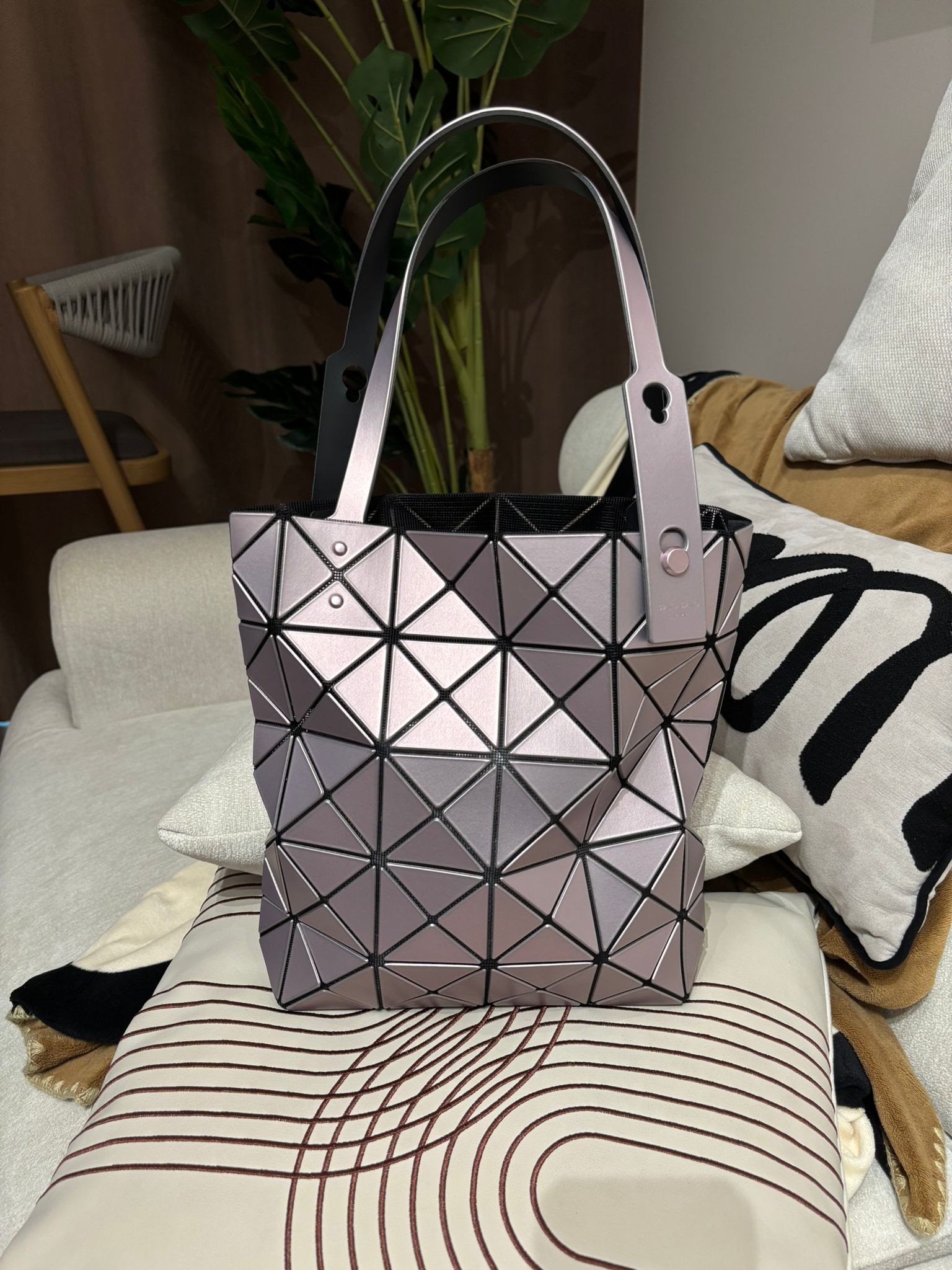 ISSEY MIYAKE BAO BAO LUCENT BOXY tote bag 5X4 金屬色 😍 未使用品✅dust bag ✨專門店$5980📣