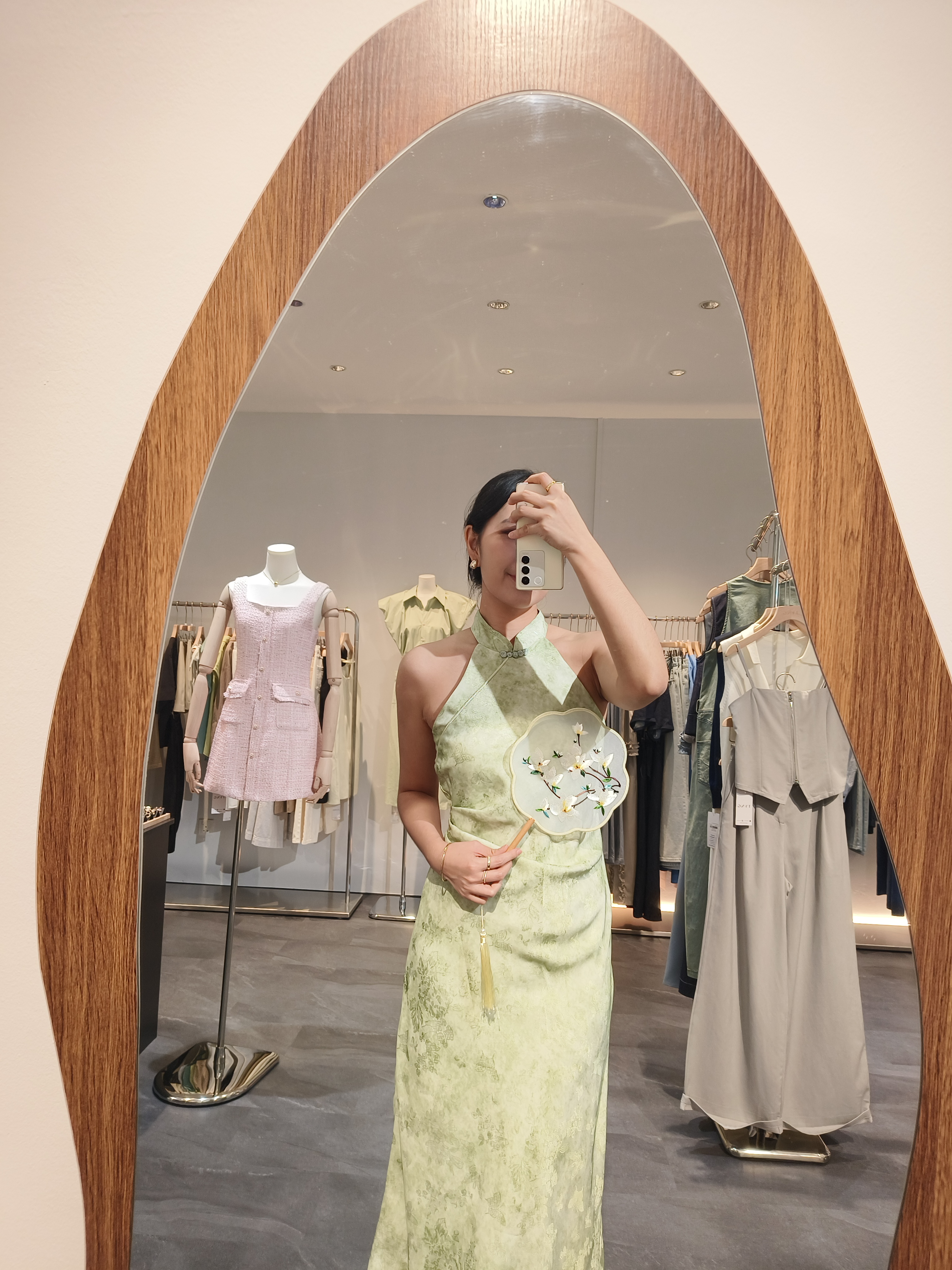 绿色新中式挂脖收腰长裙