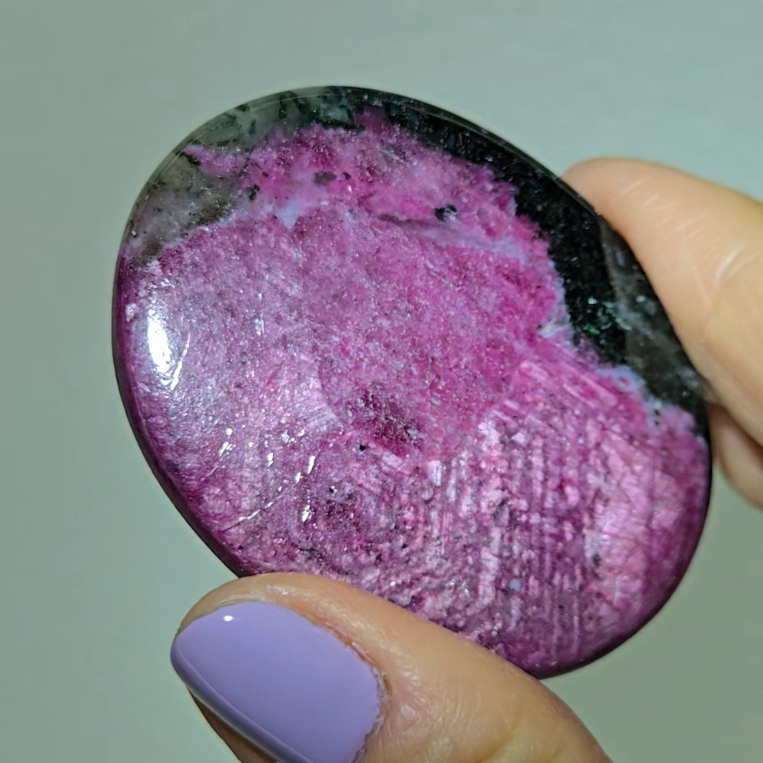 Ruby in zoisite cabochon with hexagonal prism and UV - RBY122