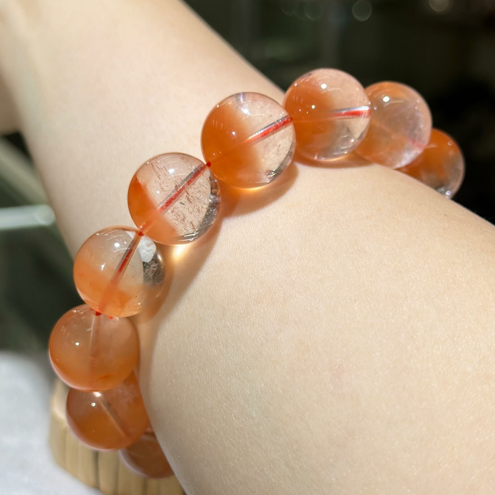 大m💫紅兔毛手串 17.5 mm +/-