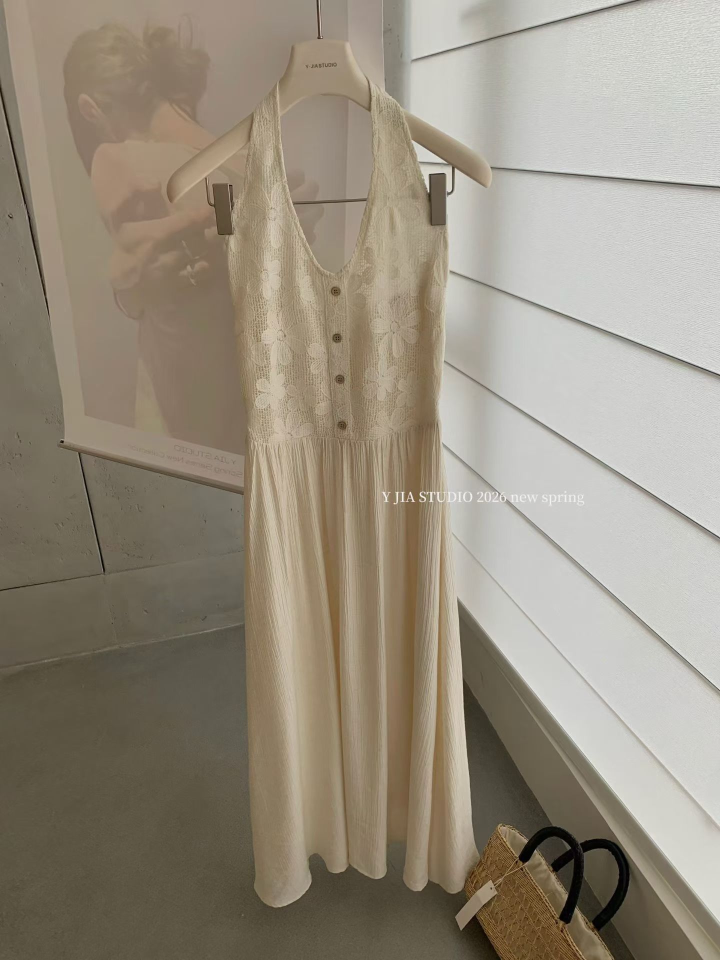 1747 French Beige Midi Dress Freesize 法式温柔杏色挂脖裙