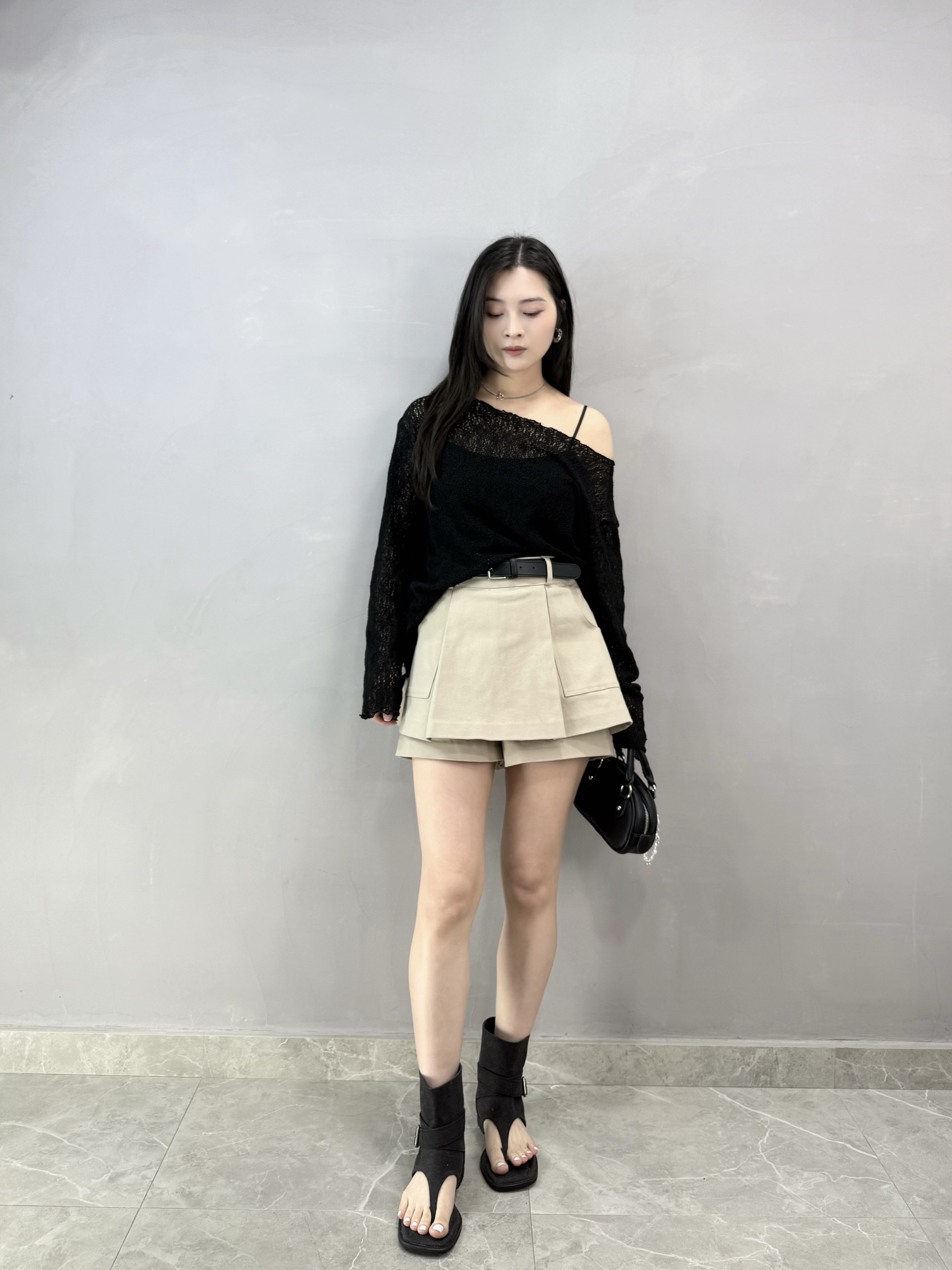 I87 木耳邊通花露膊Top