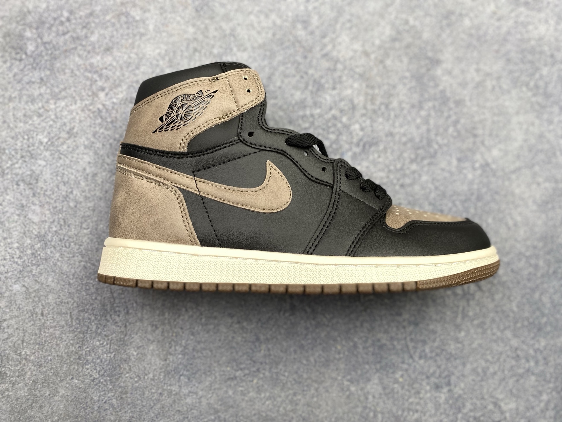 Nike Air Jordan 1 Retro High OG DZ5485-071