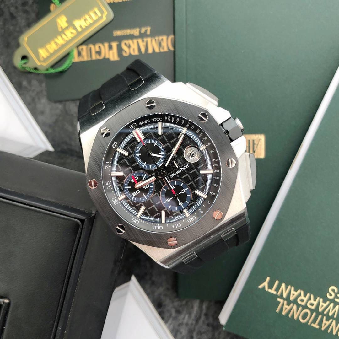 皇家橡树 - 爱彼AP 26400系列 44毫米直径 市面上最好版本的超级复刻 柔软硅胶带 皇家橡树离岸型 男士全自动机械腕表 ，316L精钢表壳 ，搭配原装复刻定制机芯Cal.3126全自动机械机芯 走时精准 稳定，透视后盖 裸露的机芯跟正品一模一样，反炫光蓝宝石玻璃 ，超级耐划痕，搭配原厂模具橡胶表带，原装针扣 ，300米防水，整壳套超高品质，超A做工，非市场普通货，货有所值 ，硬汉必备神器，爱彼入门级腕表 强烈推荐，制作耗时又耗精力，尽可能把最精至的腕表呈现给各位腕表爱好者。