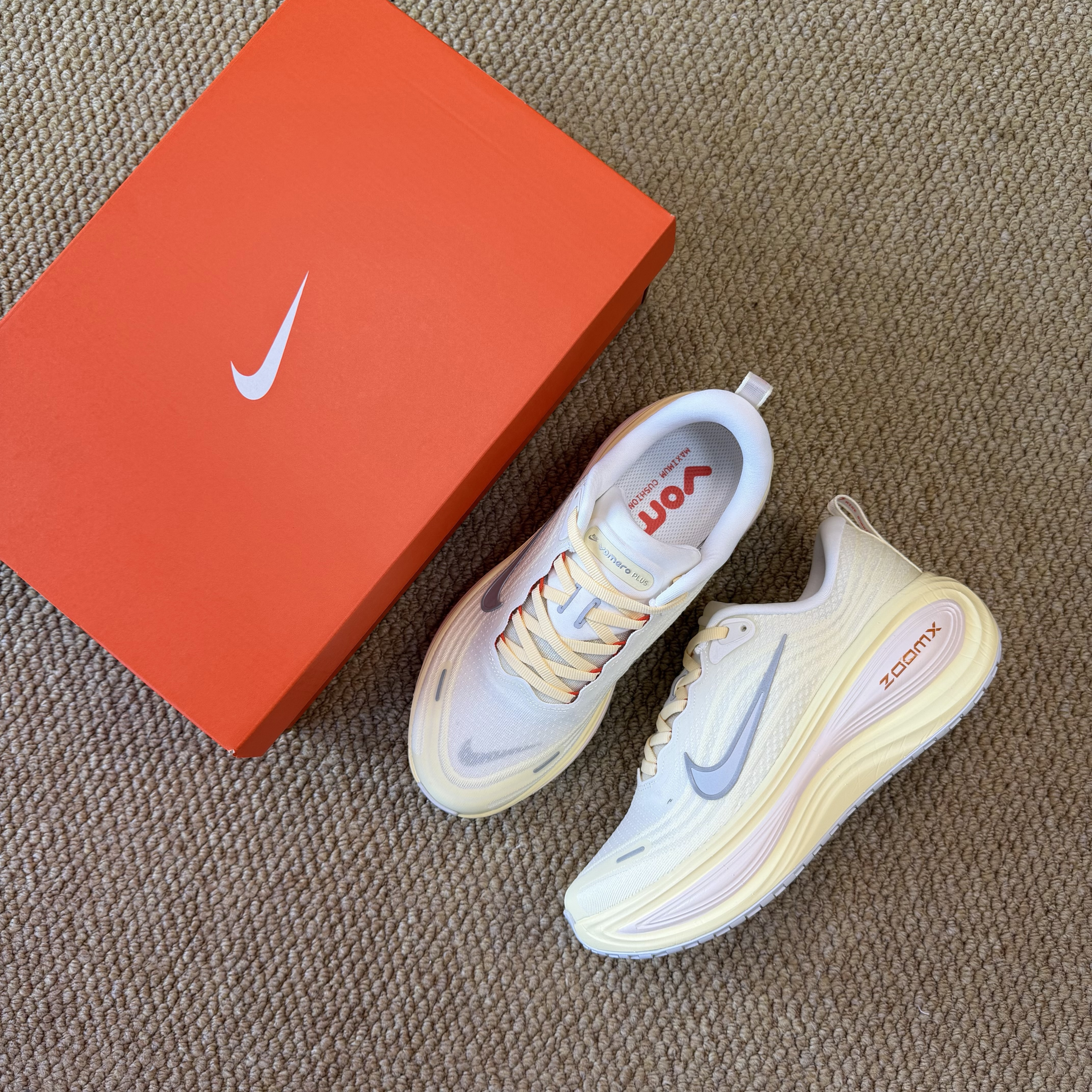 Nike Vomero Plus IM5020-100