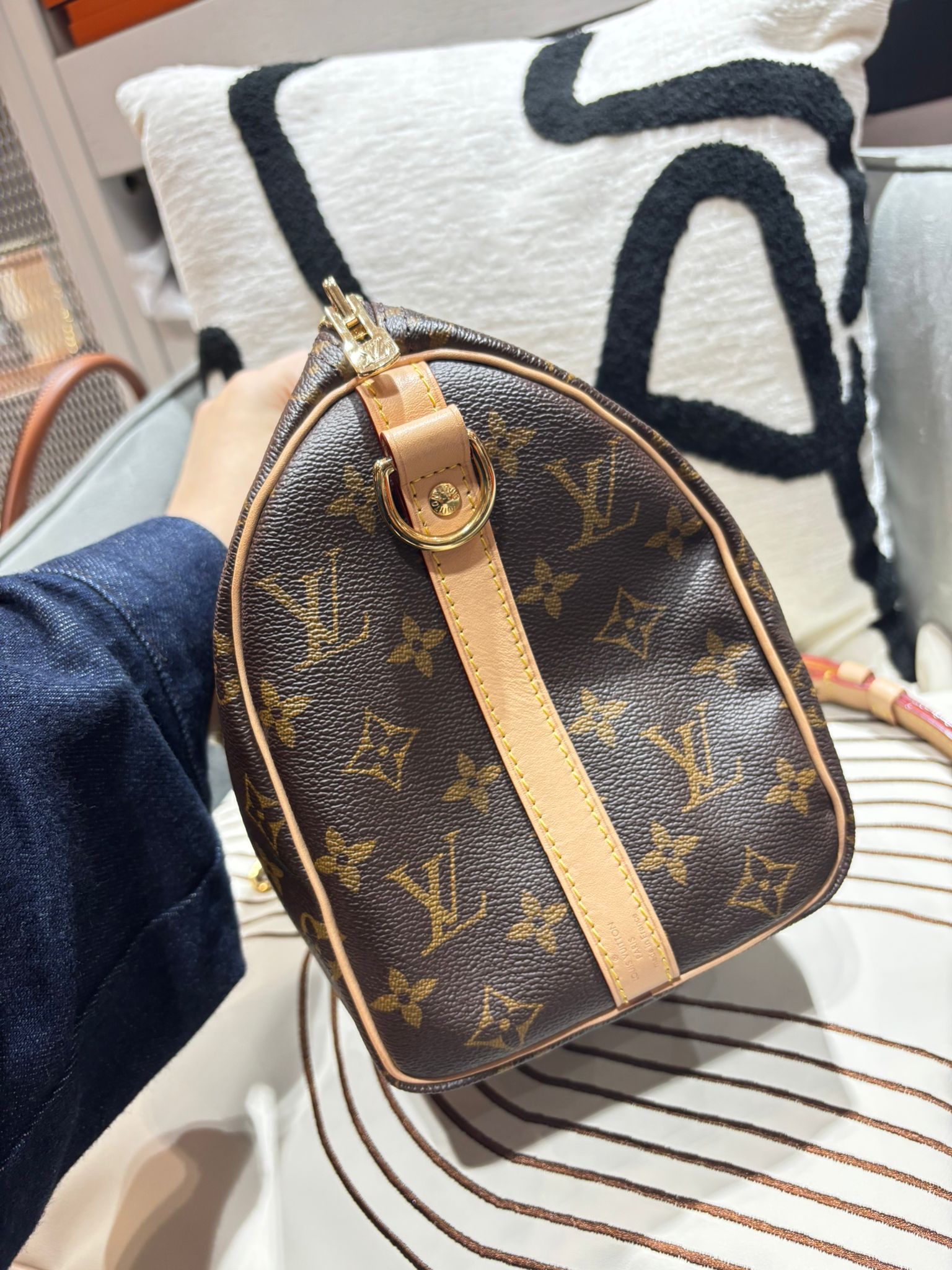 LV speedy Bandoulière 25 monogram 100%Authentic, 98%New  ✅Key Lock ✅長肩帶✅塵袋✅box