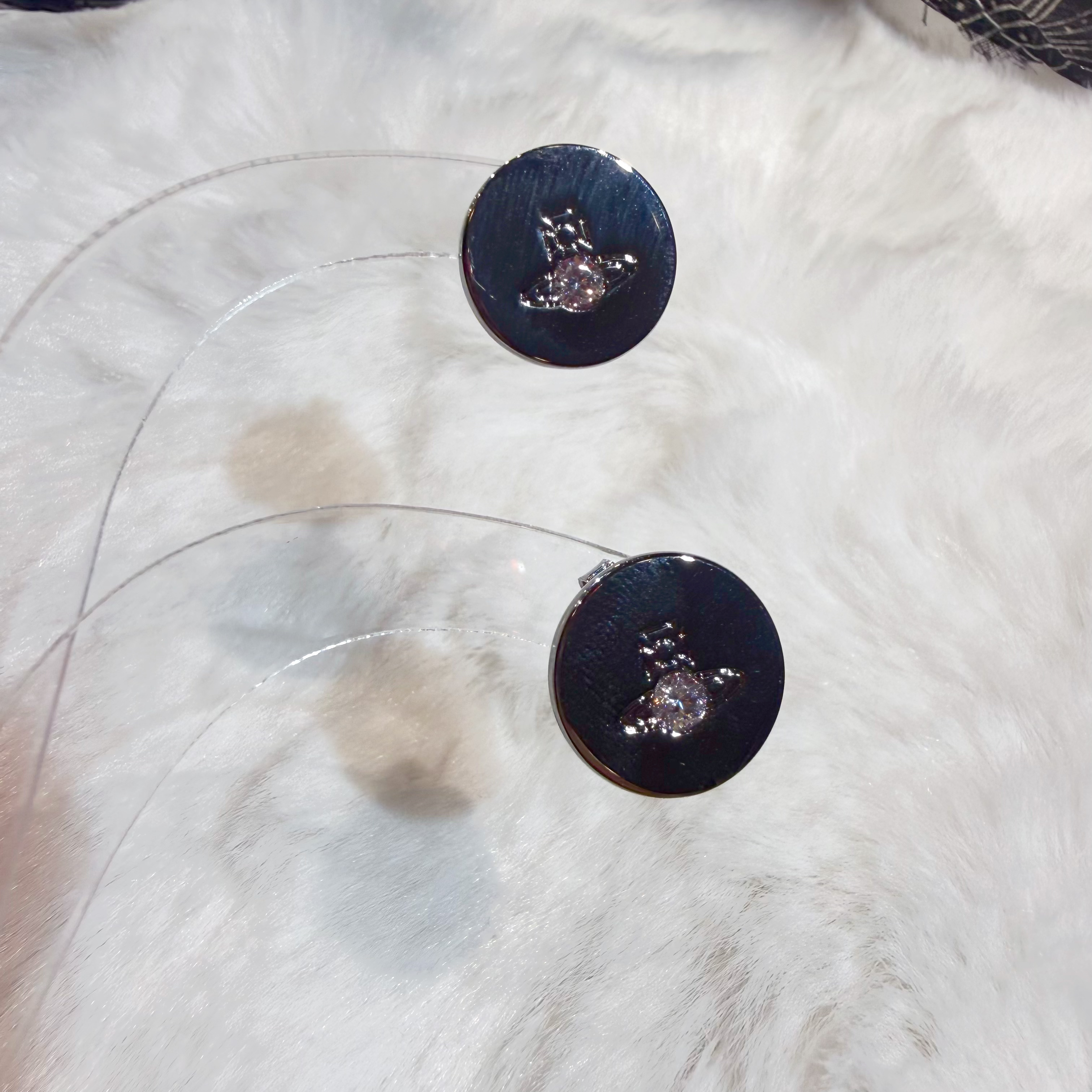 VW Lewis stud earrings S