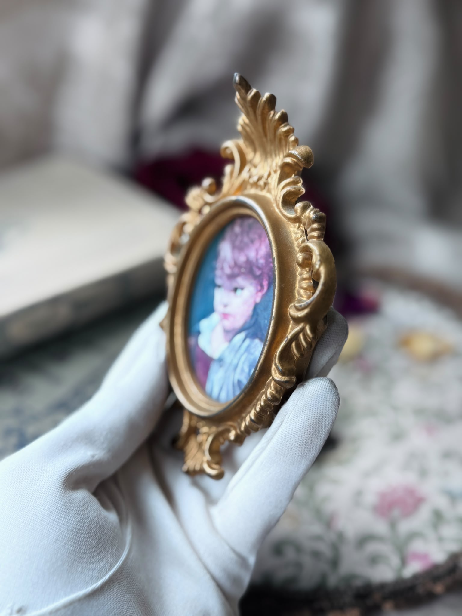 Vintage Mid-Century Made in Hong Kong Plastic Mini Scrollwork Picture Frame (MT2589-29)