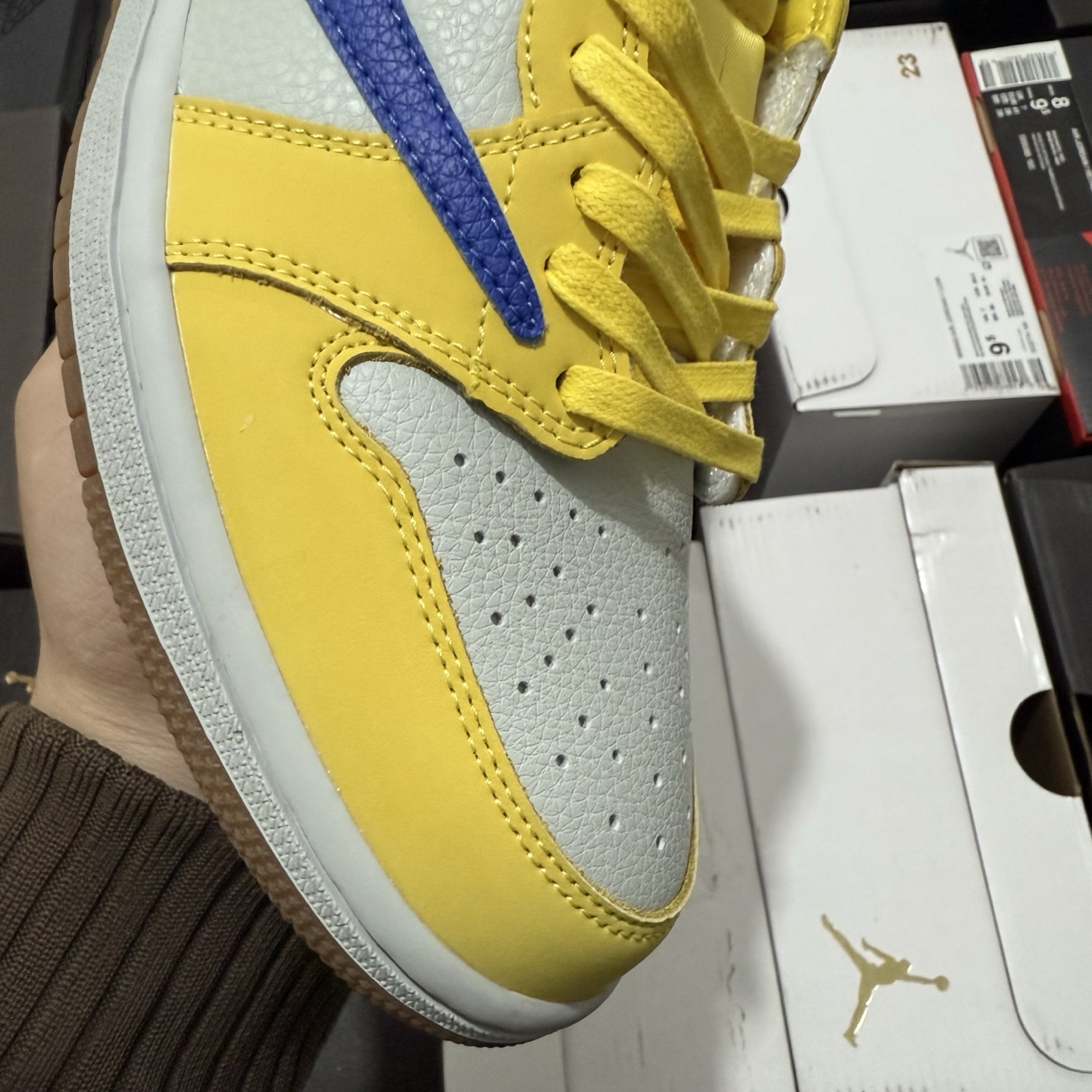 Travis Scott x Air Jordan 1 Retro Low OG "Canary" DZ4137-700