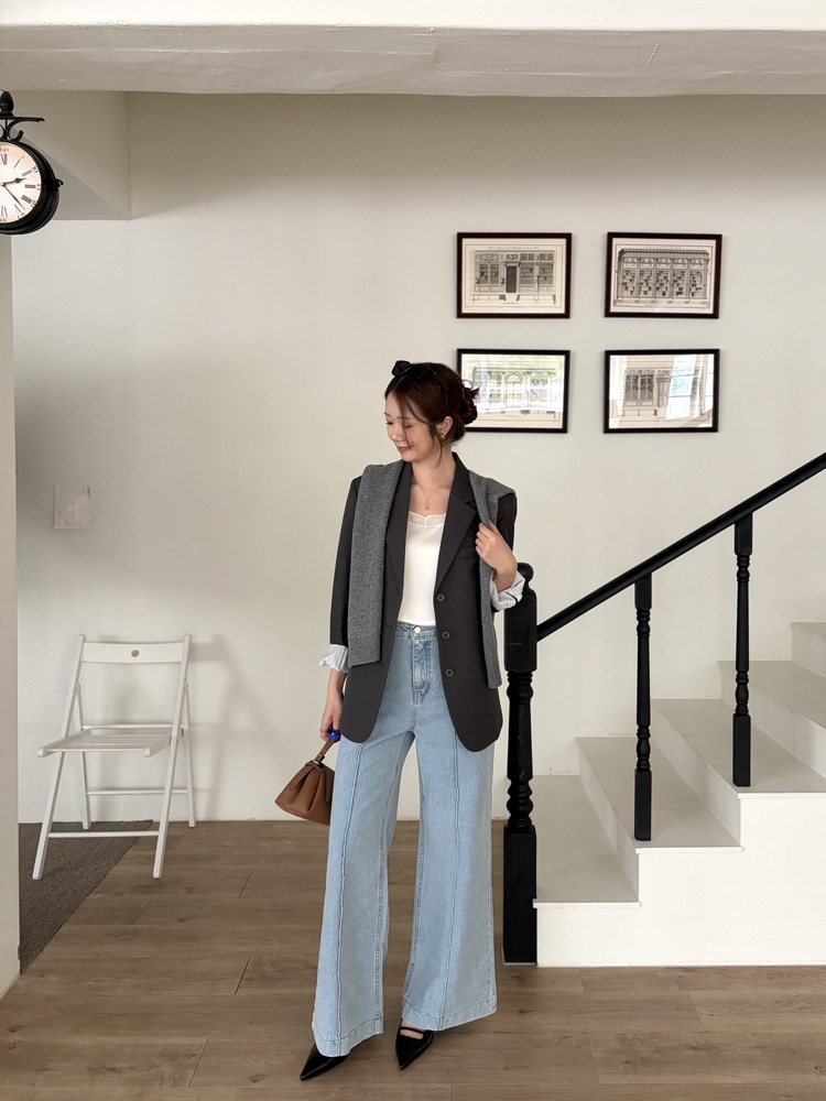 The Seamline Wide-Leg Jeans