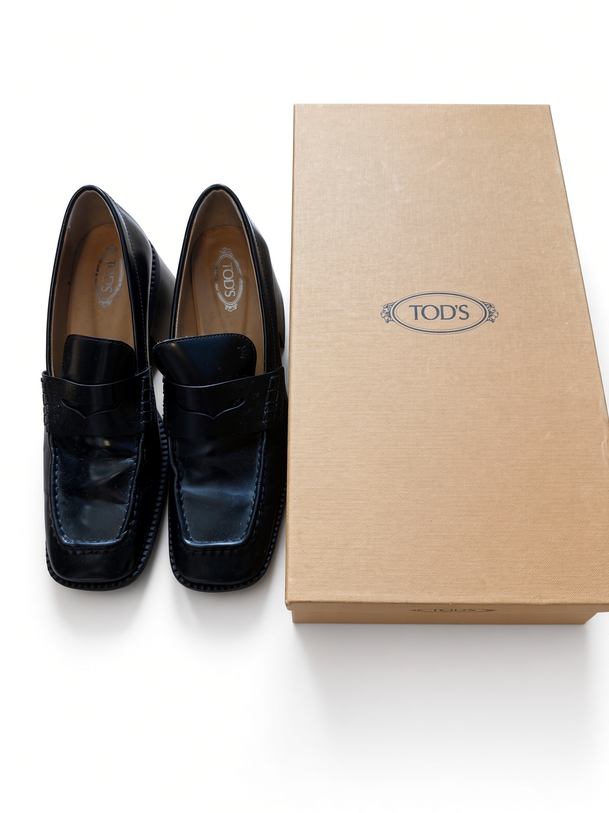 ［Preloved] Tod's black leather loafers