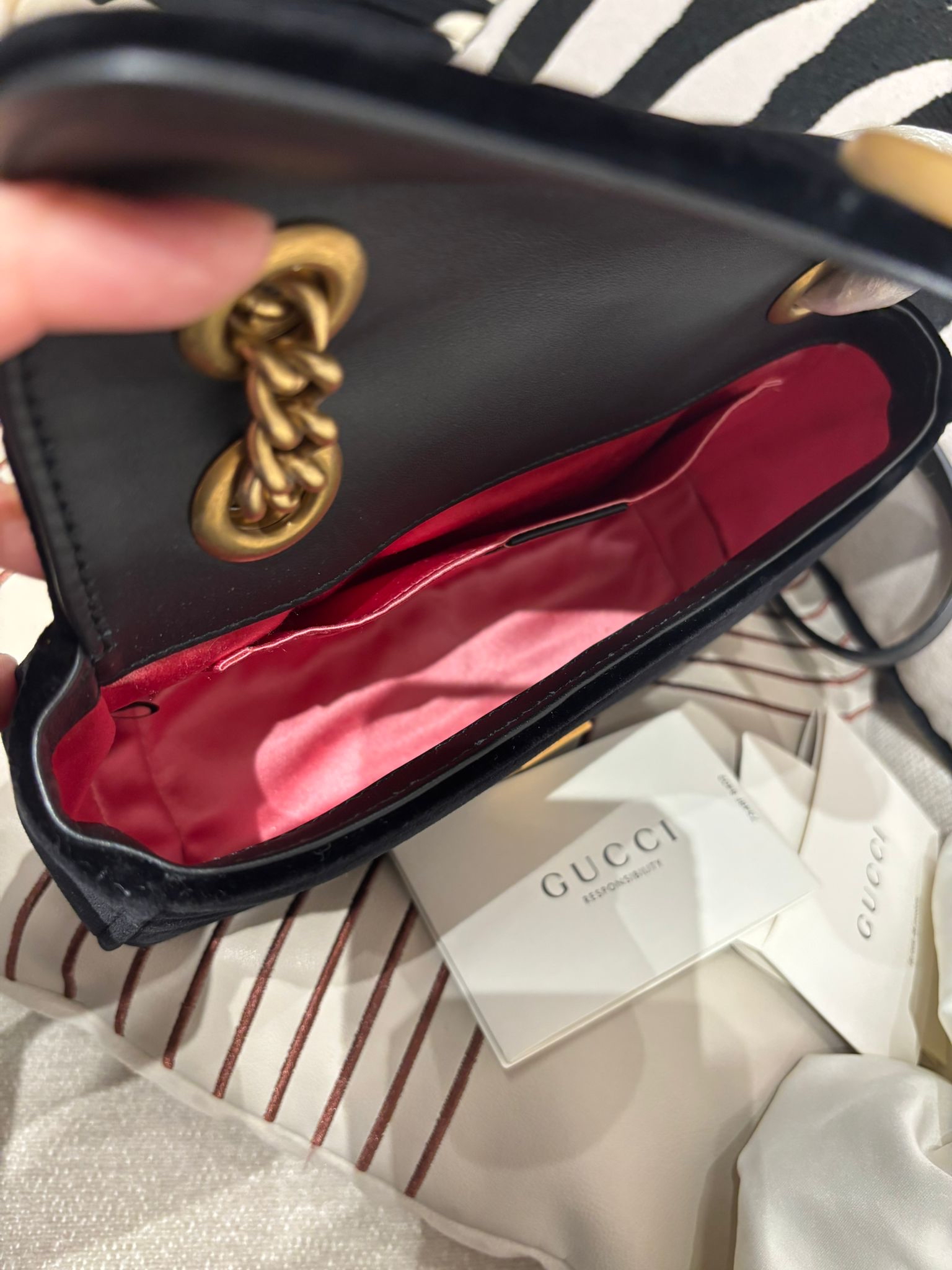 未使用品 Gucci gg marmont flap velvet 100%Authentic ,Unused  ✅tap ✅dust bag  