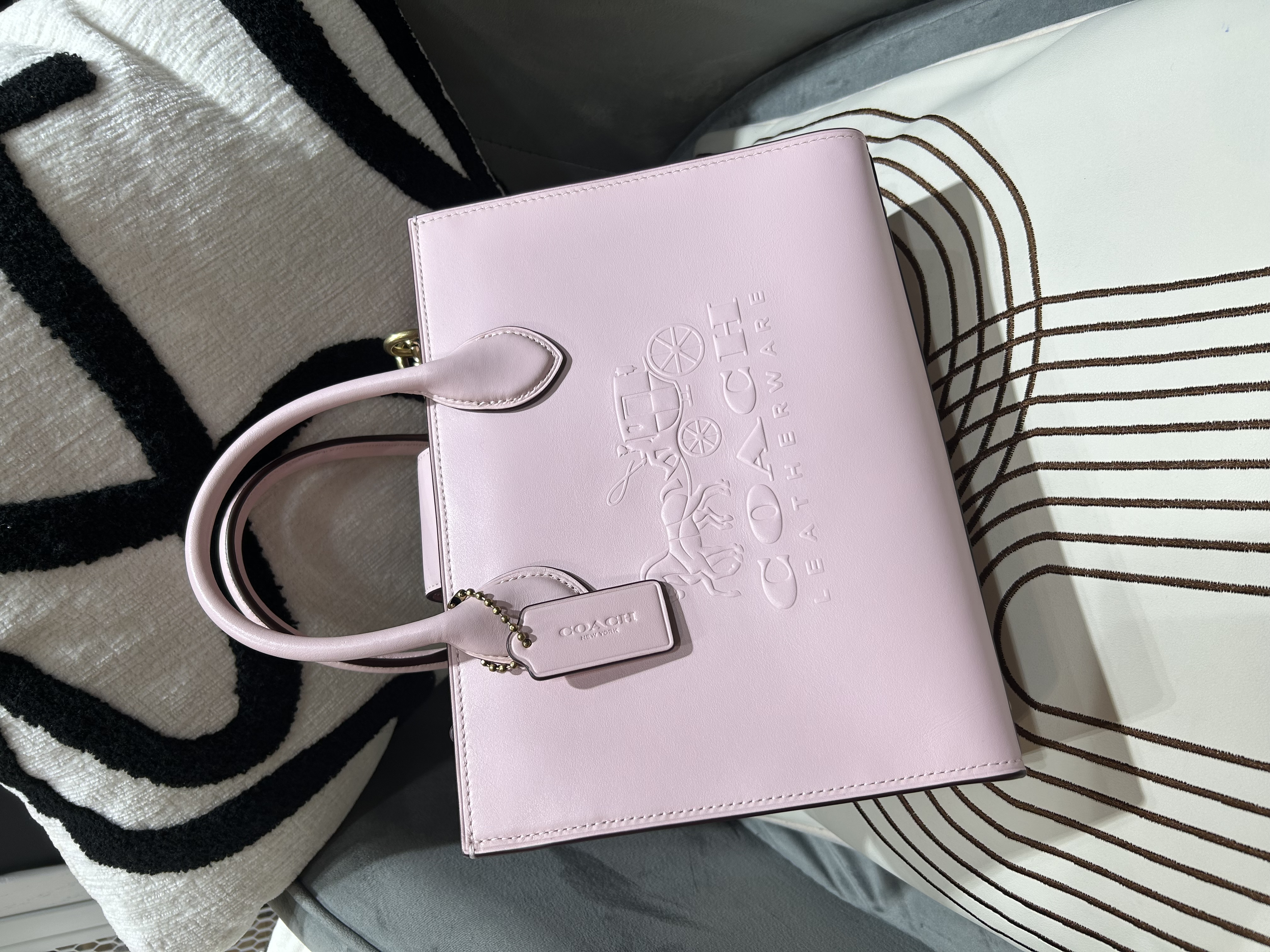 Coach ace 26 2way bag 100%Authentic ,unused ✅塵袋 ✨ 專門店售價$4500 📣 