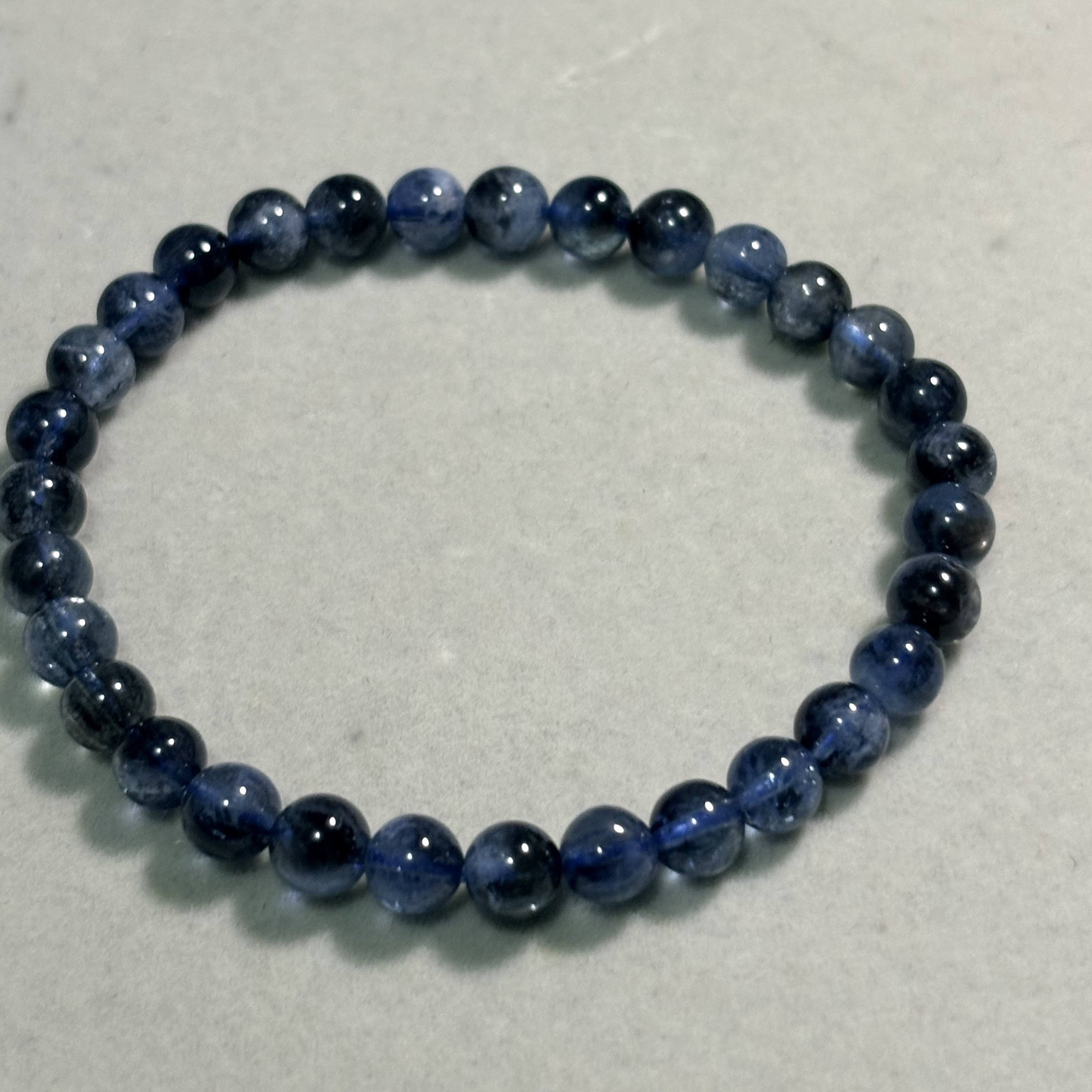 魔鬼藍骨幹海藍寶手串No. 4045丨規格：6mm 16 cm手圍