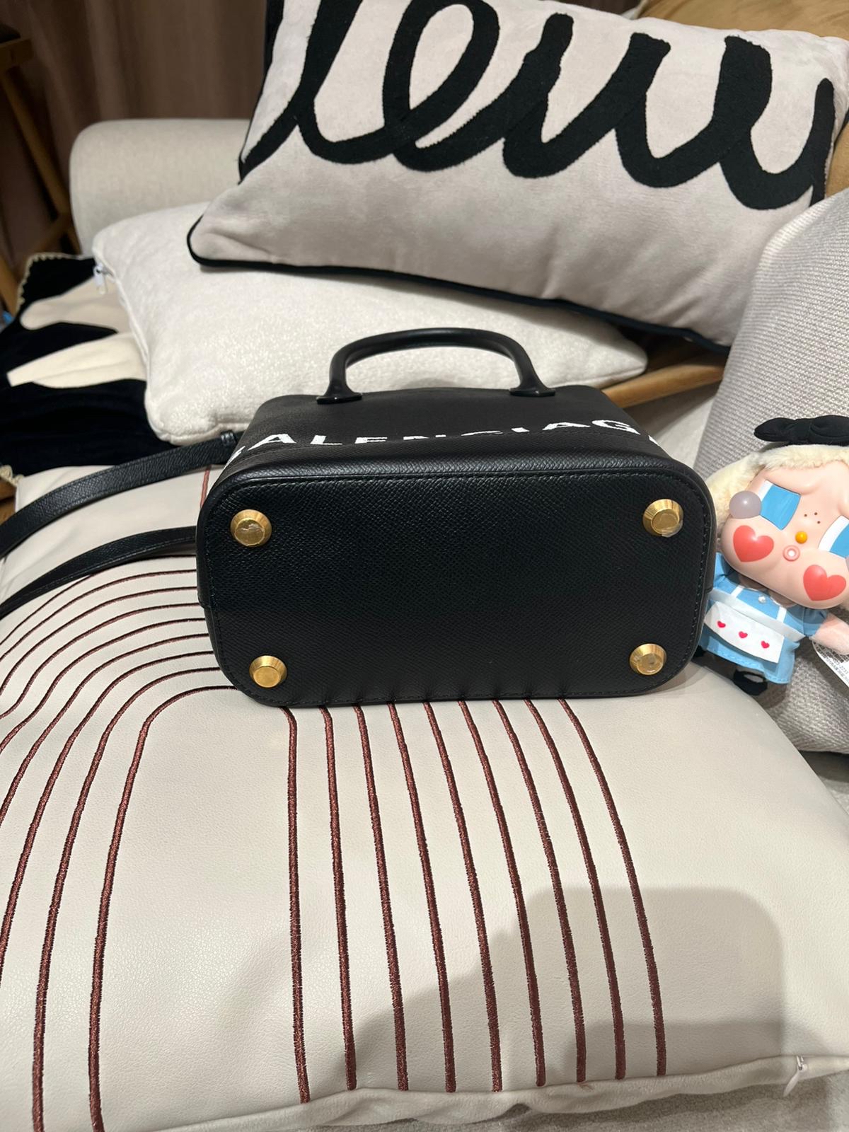 Balenciaga Ville XXS 2 Way Bucket Bag Black Calfskin 100%Authentic, 95%new ✅Dust bag