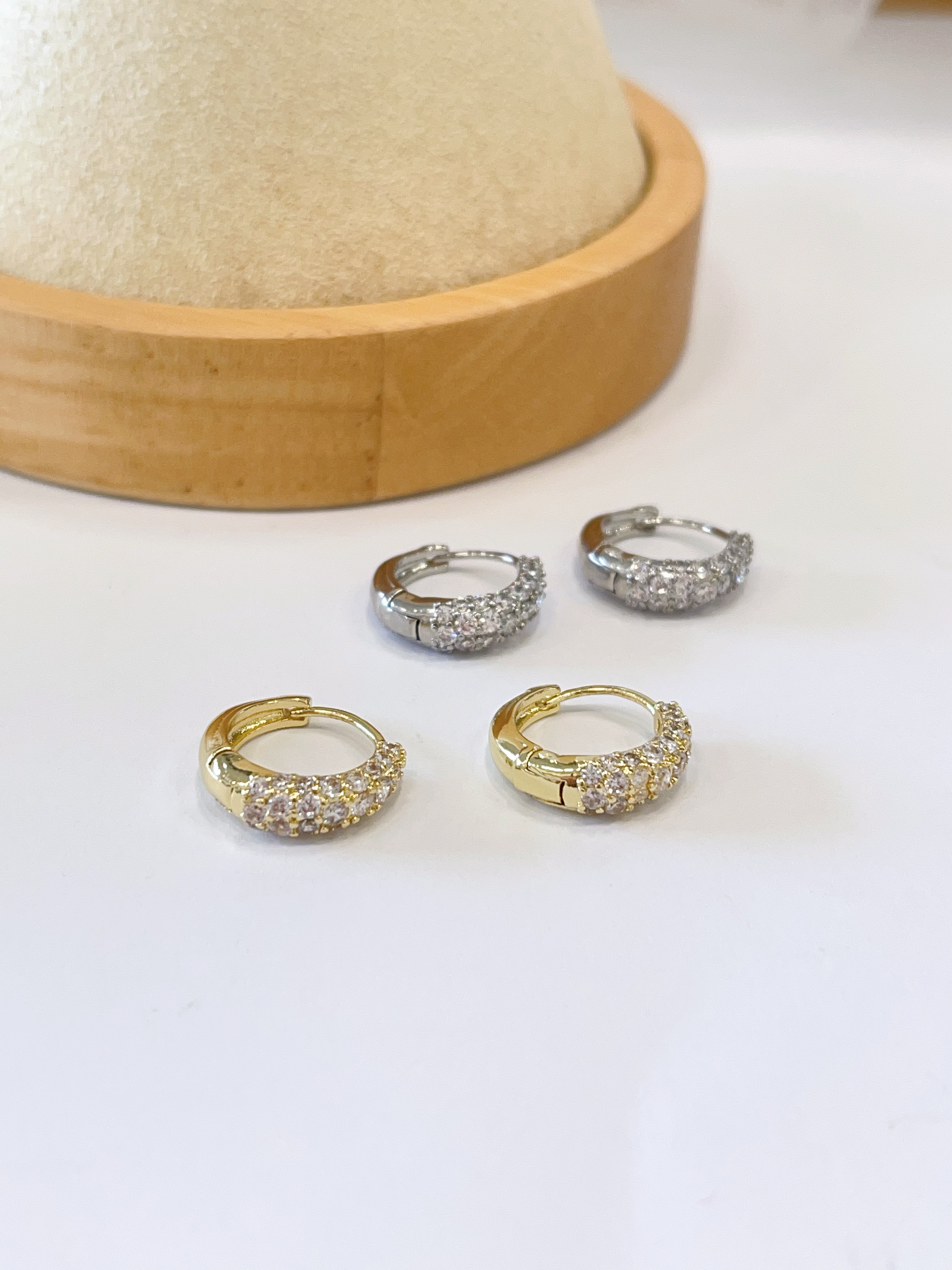 小香风碎钻耳环