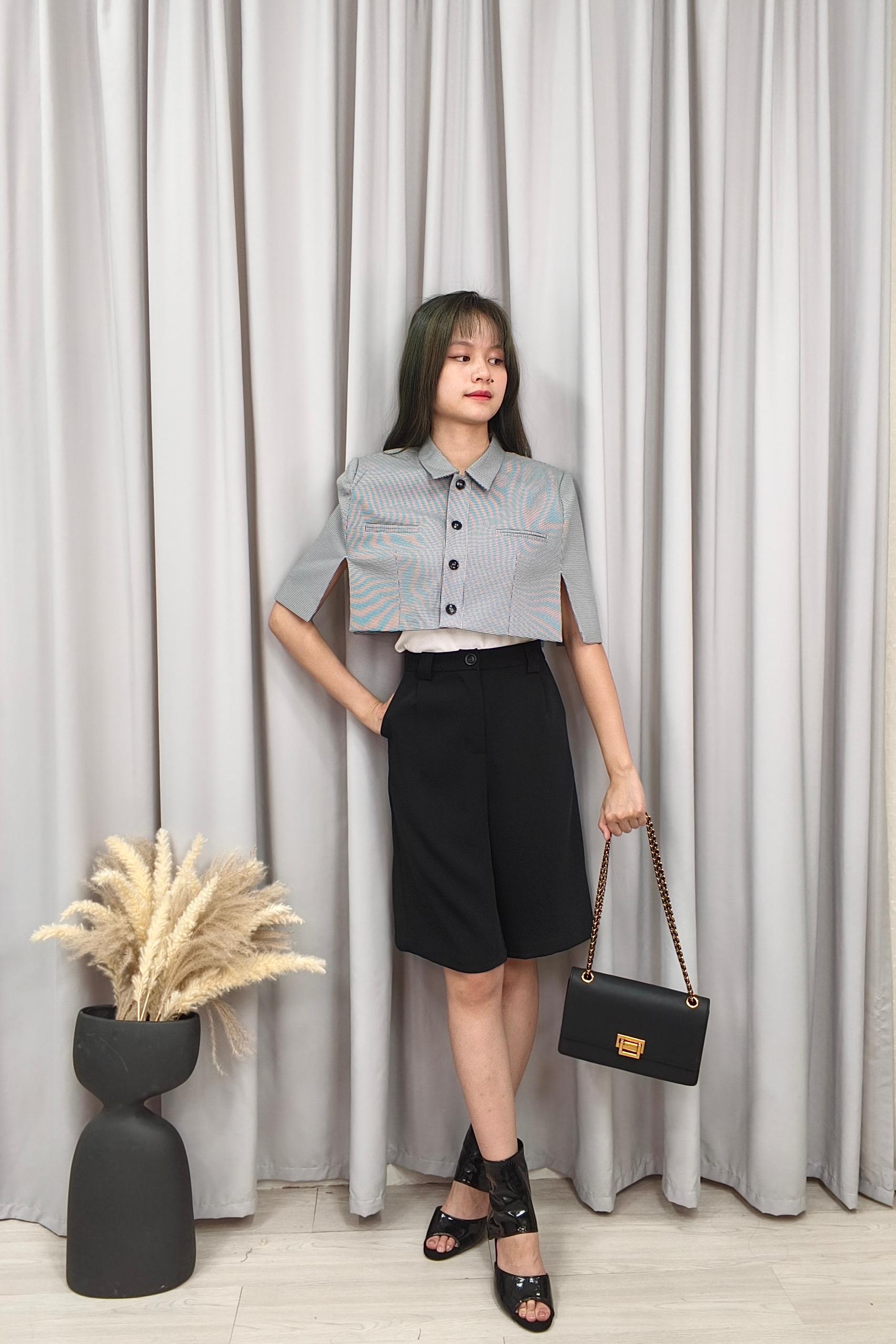 13141156 Structured High-Waist Bermuda Shorts