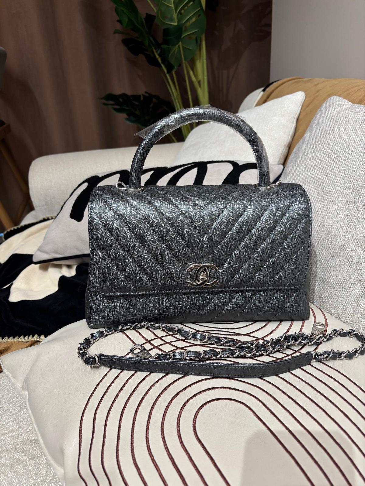 Chanel coco handle medium 荔枝牛皮100%Authentic ,98%new ✅28Card✅Dust bag✅Box